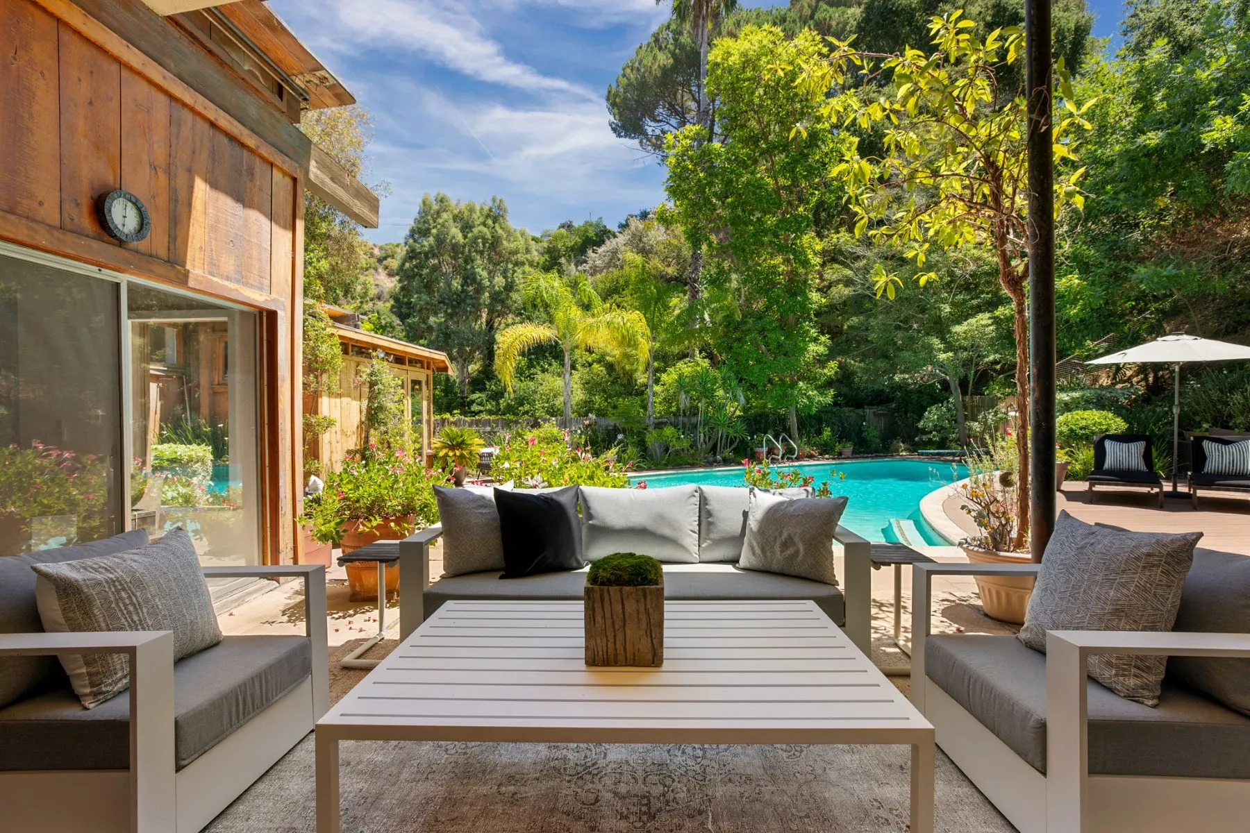 maison mid-century avec piscine Beverly Hills