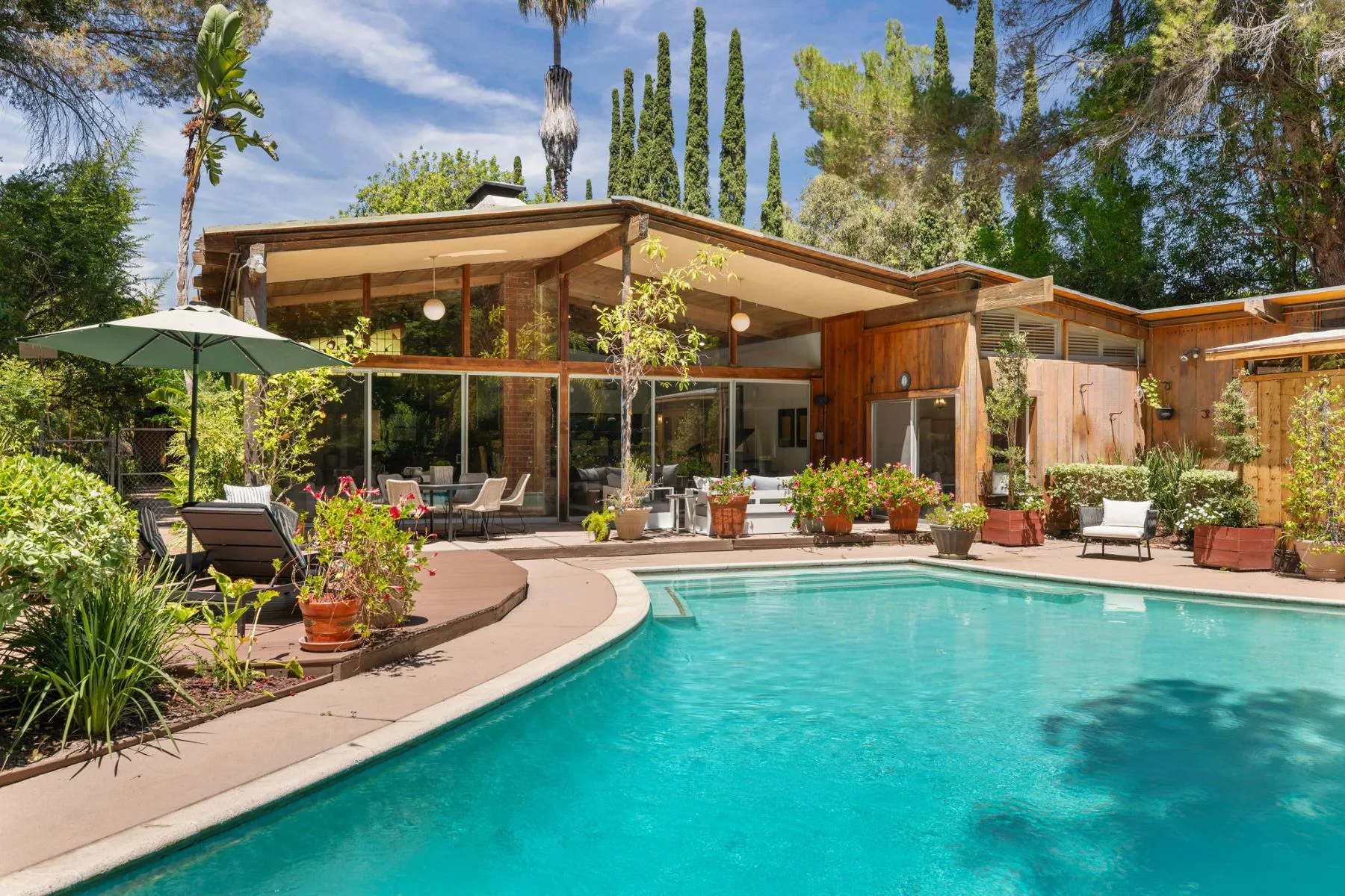 maison mid-century avec piscine Beverly Hills