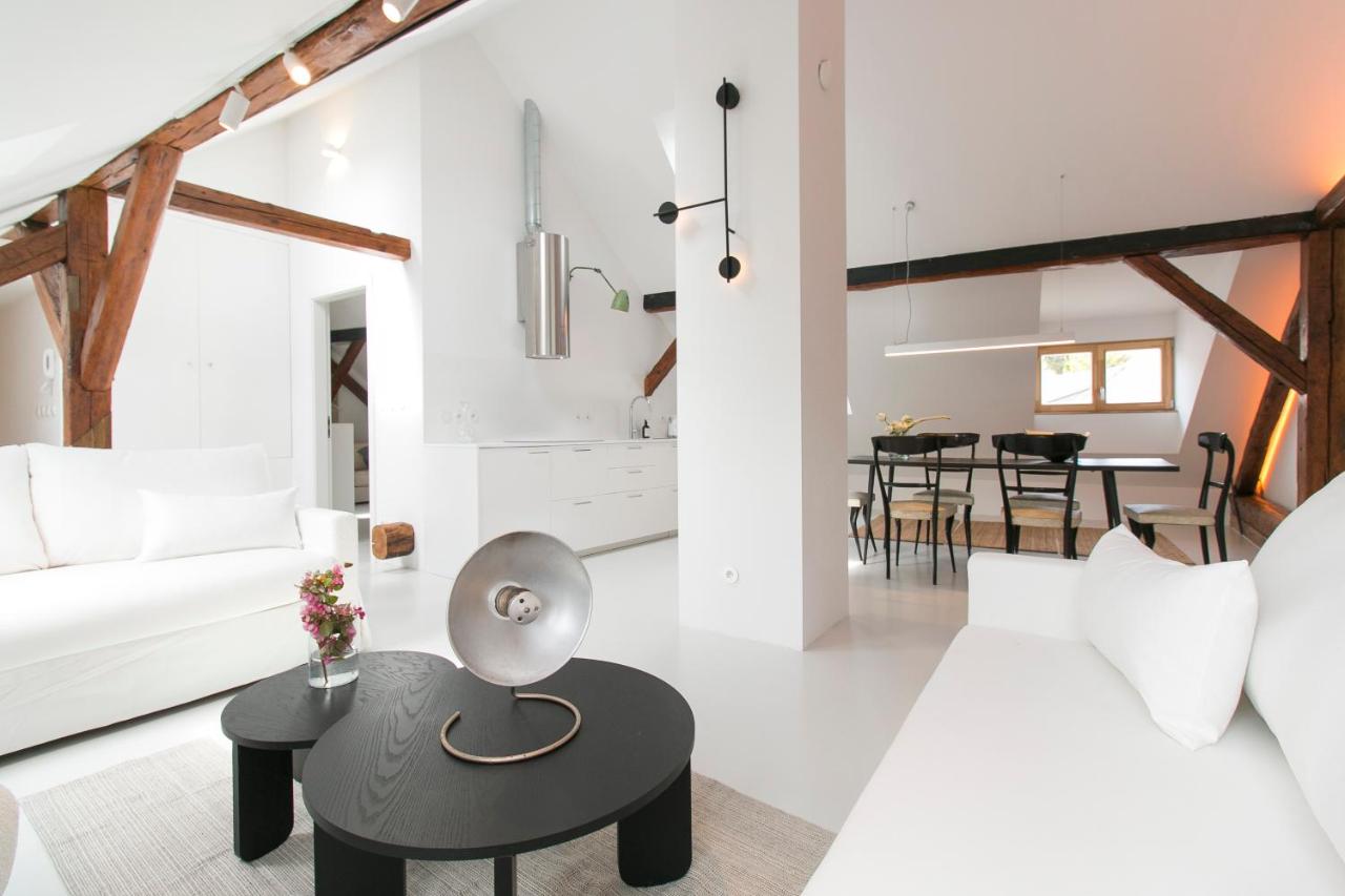 salon appartement mansardé décoration contemporaine blanche salon appartement mansardé décoration contemporaine blanche