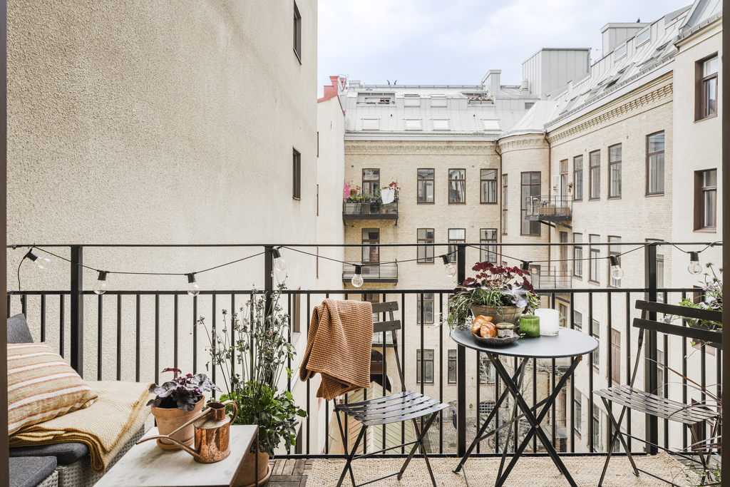 balcon sur cour apparement classique chic et lumineux balcon sur cour apparement classique chic et lumineux