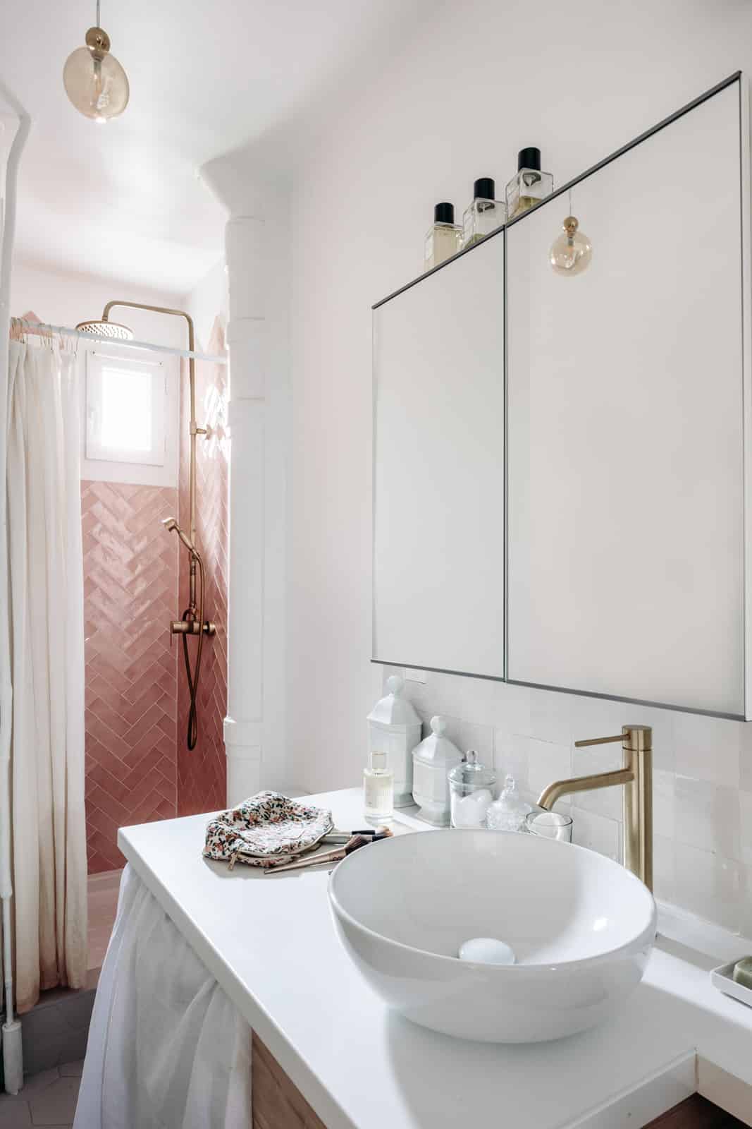 salle de bain appartement 44m2 Paris photo Aurélie Deglane – Wonderland Photographie pour Happy Pog salle de bain appartement 44m2 Paris photo Aurélie Deglane – Wonderland Photographie pour Happy Pog