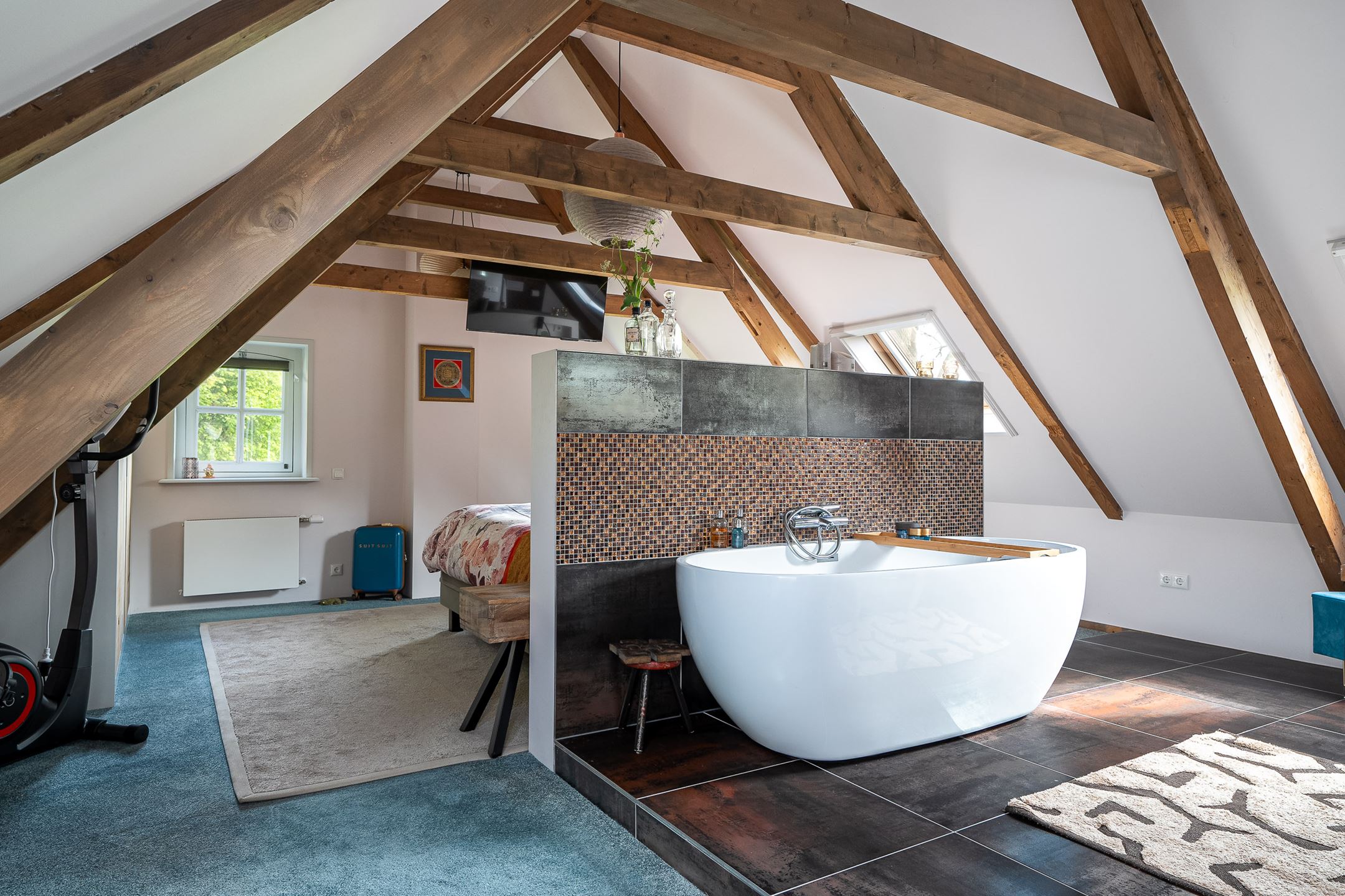 chambre sous combles avec salle de bain ferme rénovée chambre sous combles avec salle de bain ferme rénovée