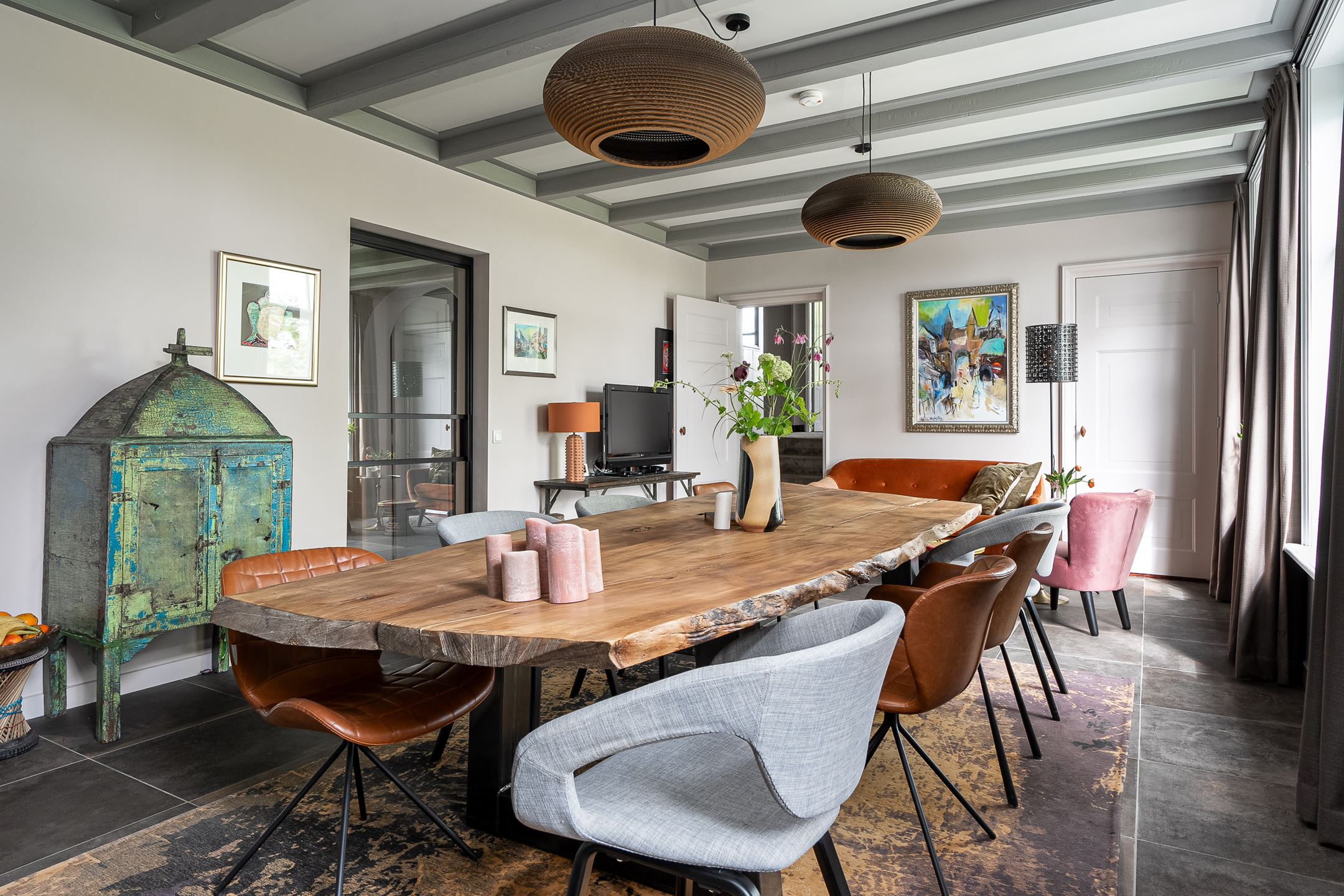 salle à manger avec poutres décoration contemporaine ferme rénovée salle à manger avec poutres décoration contemporaine ferme rénovée