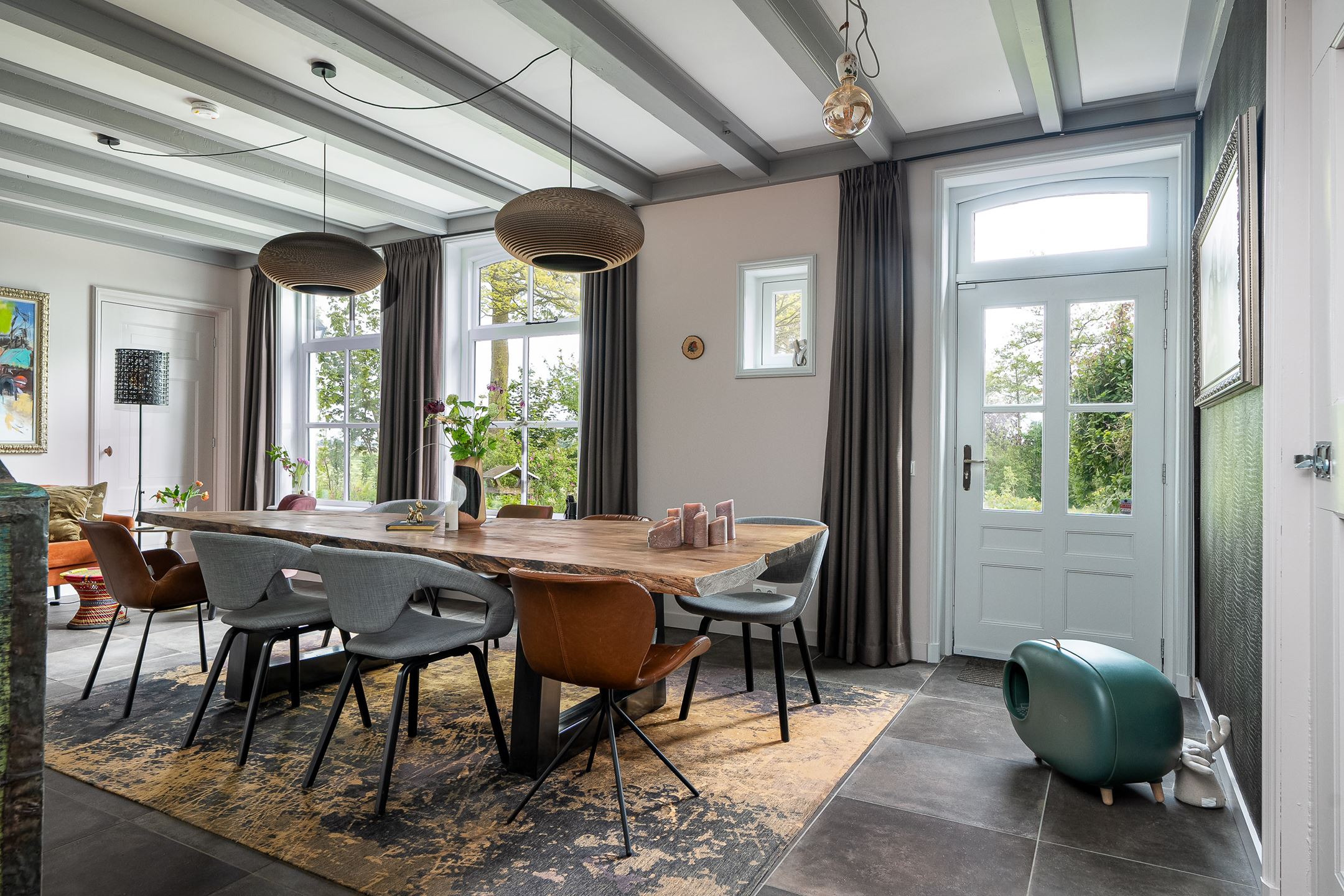 salle à manger avec poutres décoration contemporaine ferme rénovée salle à manger avec poutres décoration contemporaine ferme rénovée