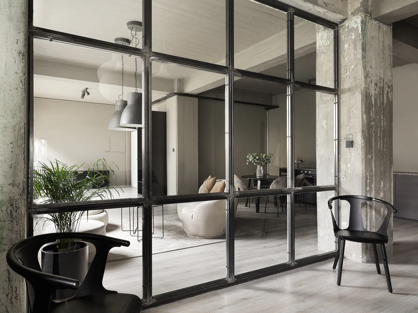 salon gris décoration design avec verrière acier loft Islande