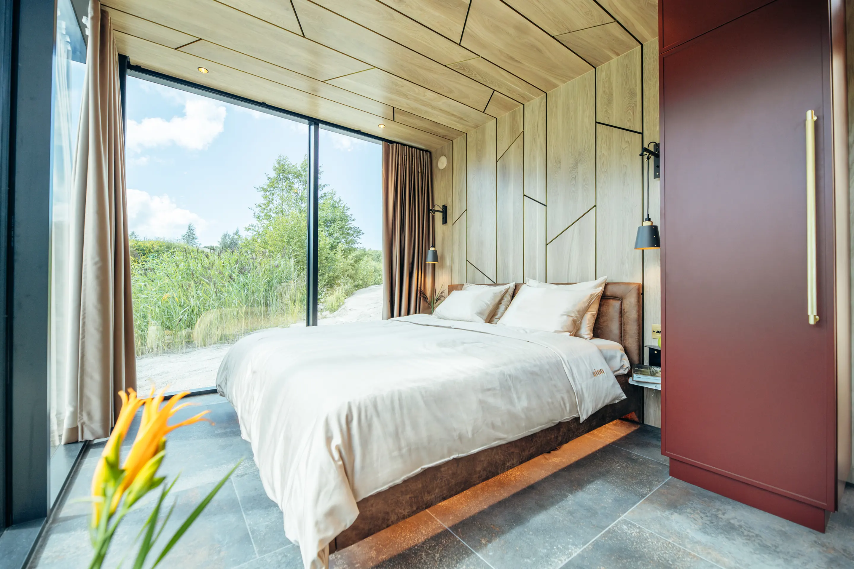 chambre petite maison de 26m2 miroir doré ÖÖD Golden House chambre petite maison de 26m2 miroir doré ÖÖD Golden House
