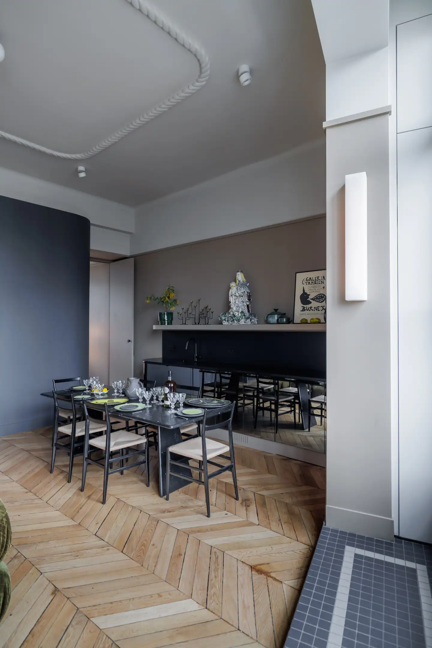 salle à manger et cuisine noire design appartement Paris salle à manger et cuisine noire design appartement Paris