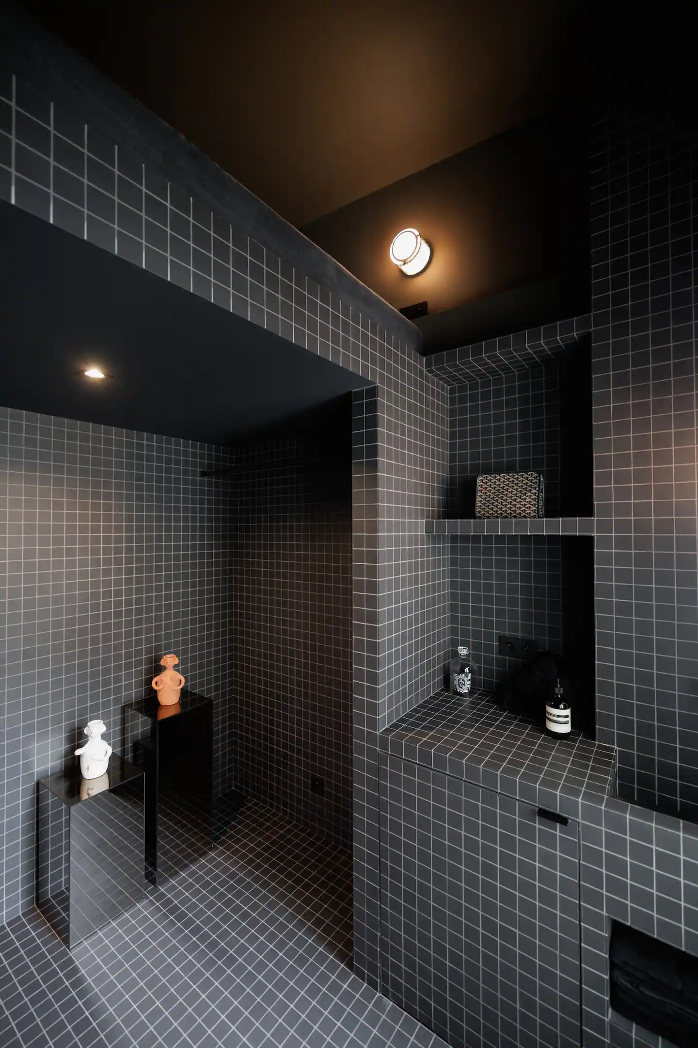 salle de bain carrelage noir appartement Paris salle de bain carrelage noir appartement Paris