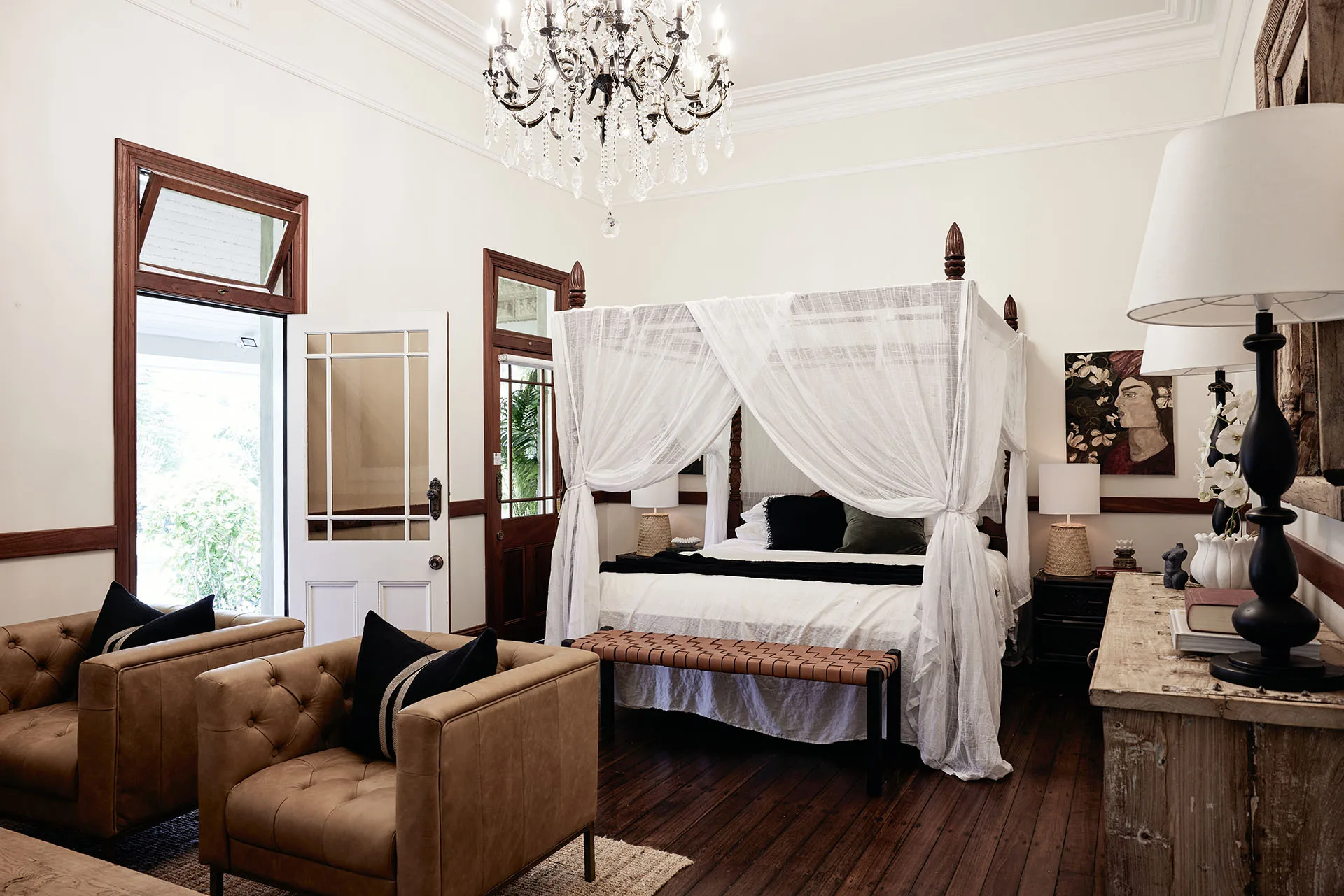 chambre lit à baldaquin décoration rustique chic Hinterland House Australie chambre lit à baldaquin décoration rustique chic Hinterland House Australie