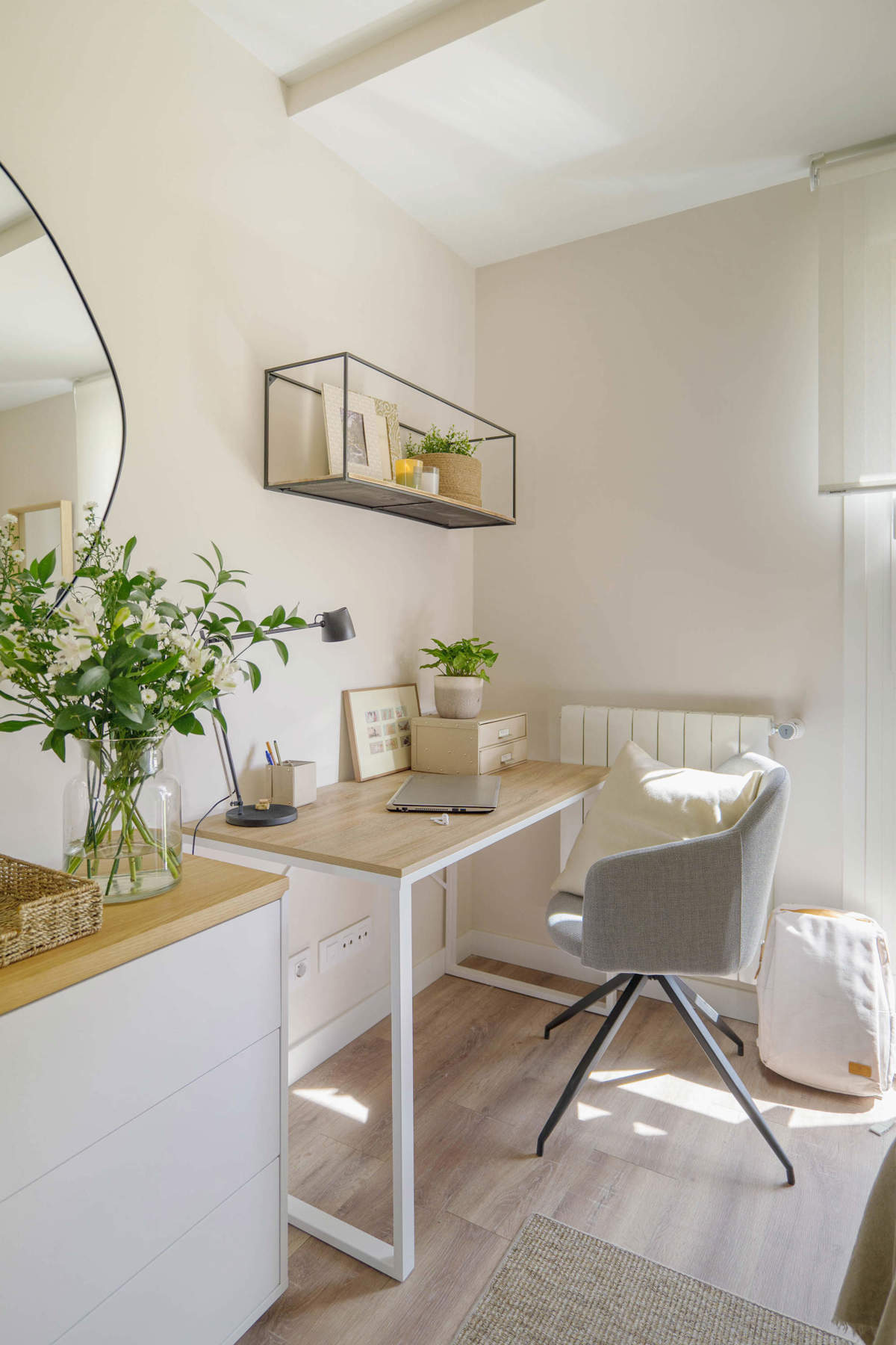espace bureau dans chambre deux-pièces 40m2