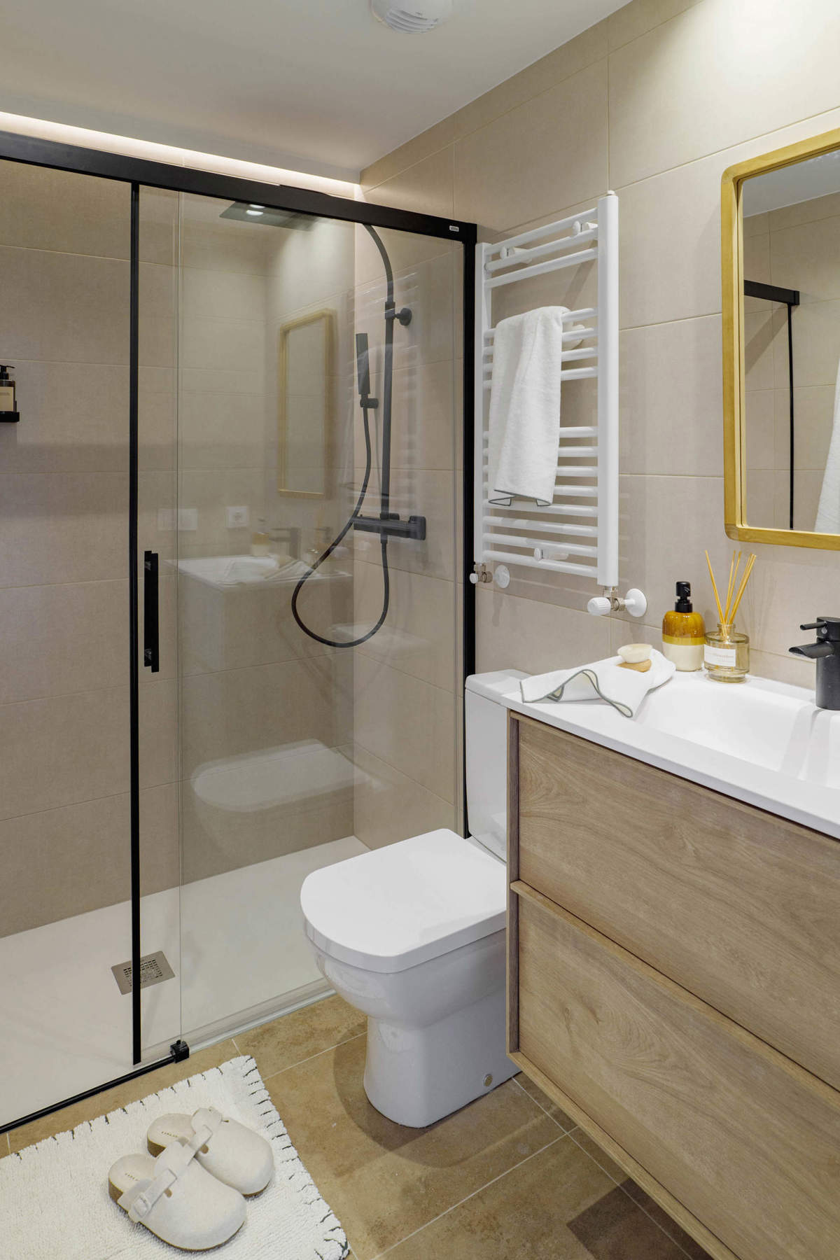 salle d'eau avec douche italienne deux-pièces 40m2