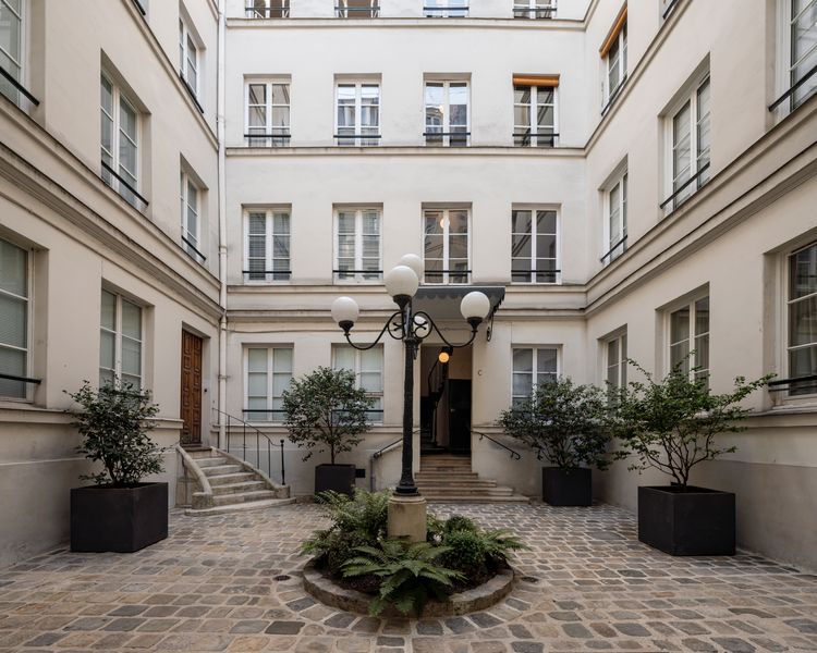 immeuble ancien avec cour Paris