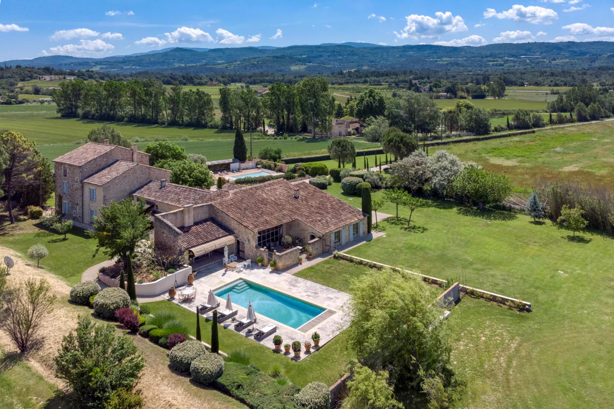 maison en pierres Provence avec piscine