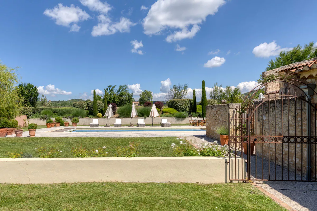 jardin avec piscine