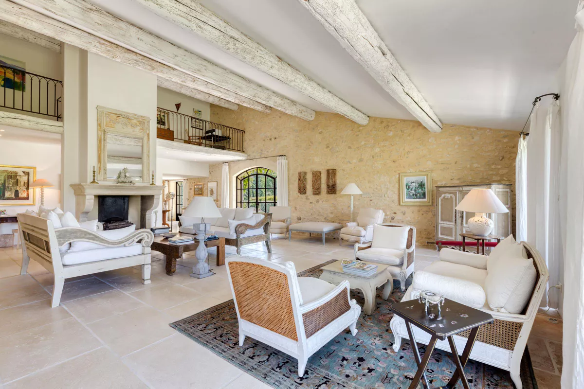 salon maison en pierres Provence
