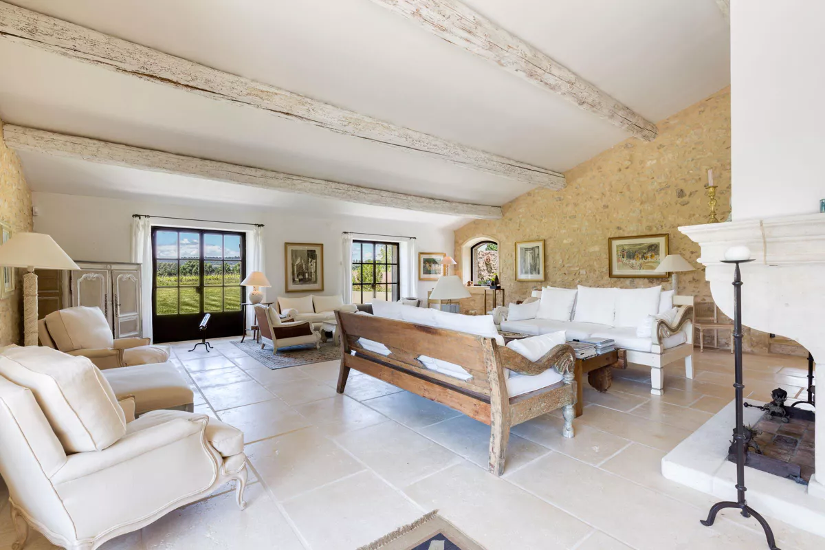 salon maison en pierres Provence