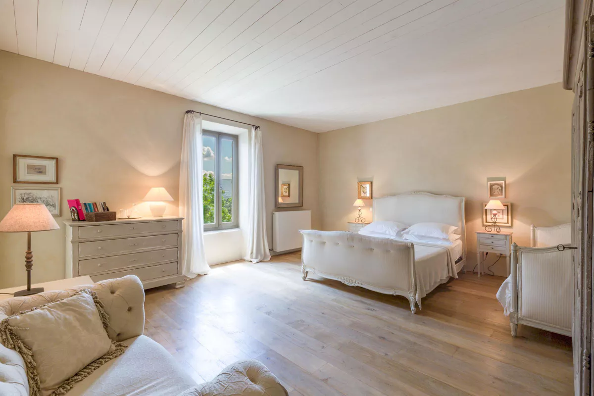 chambre maison en pierres Provence