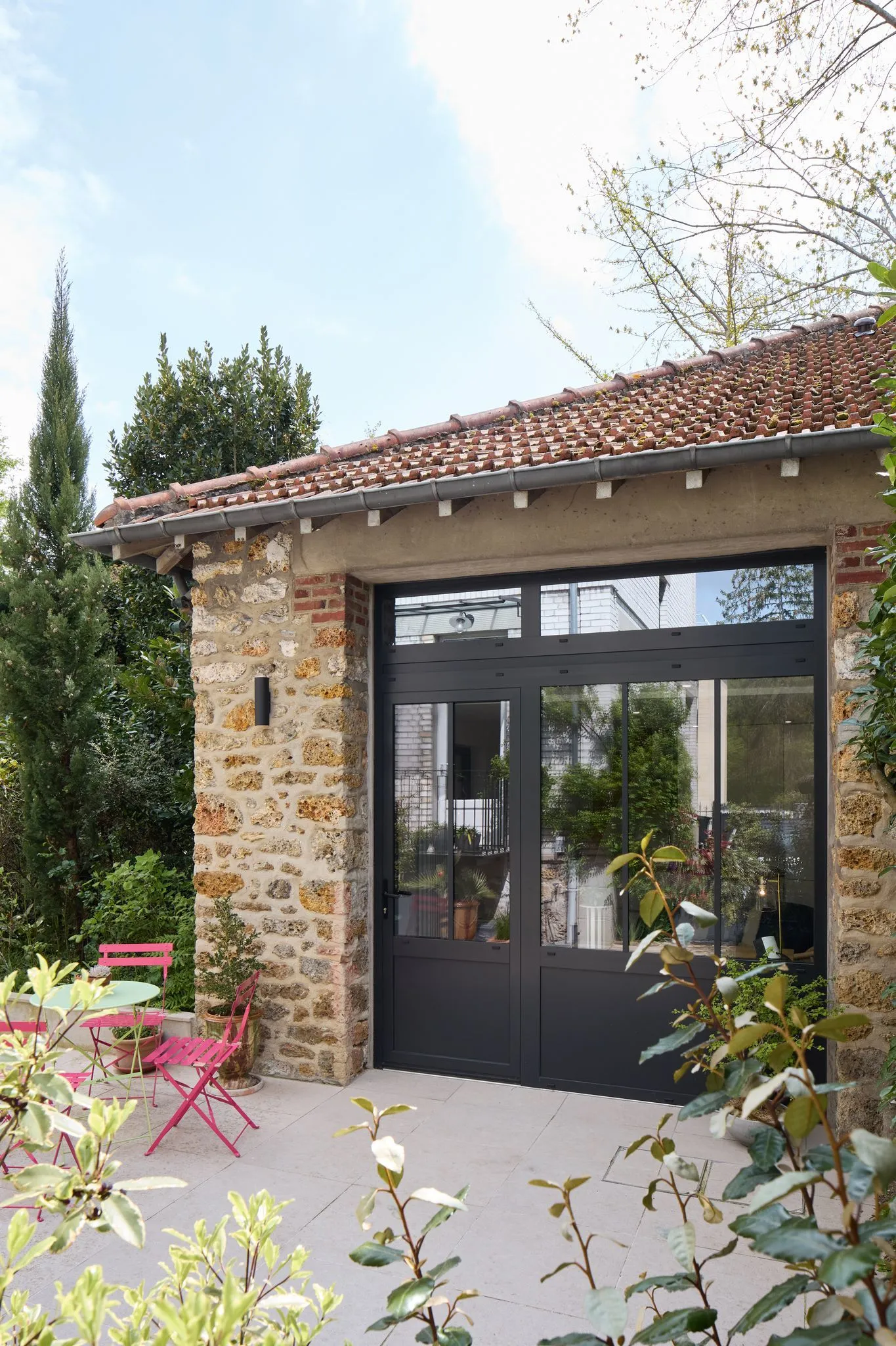 ancien garage transformé en petite maison de 30m2 décoration contemporaine ancien garage transformé en petite maison de 30m2 décoration contemporaine
