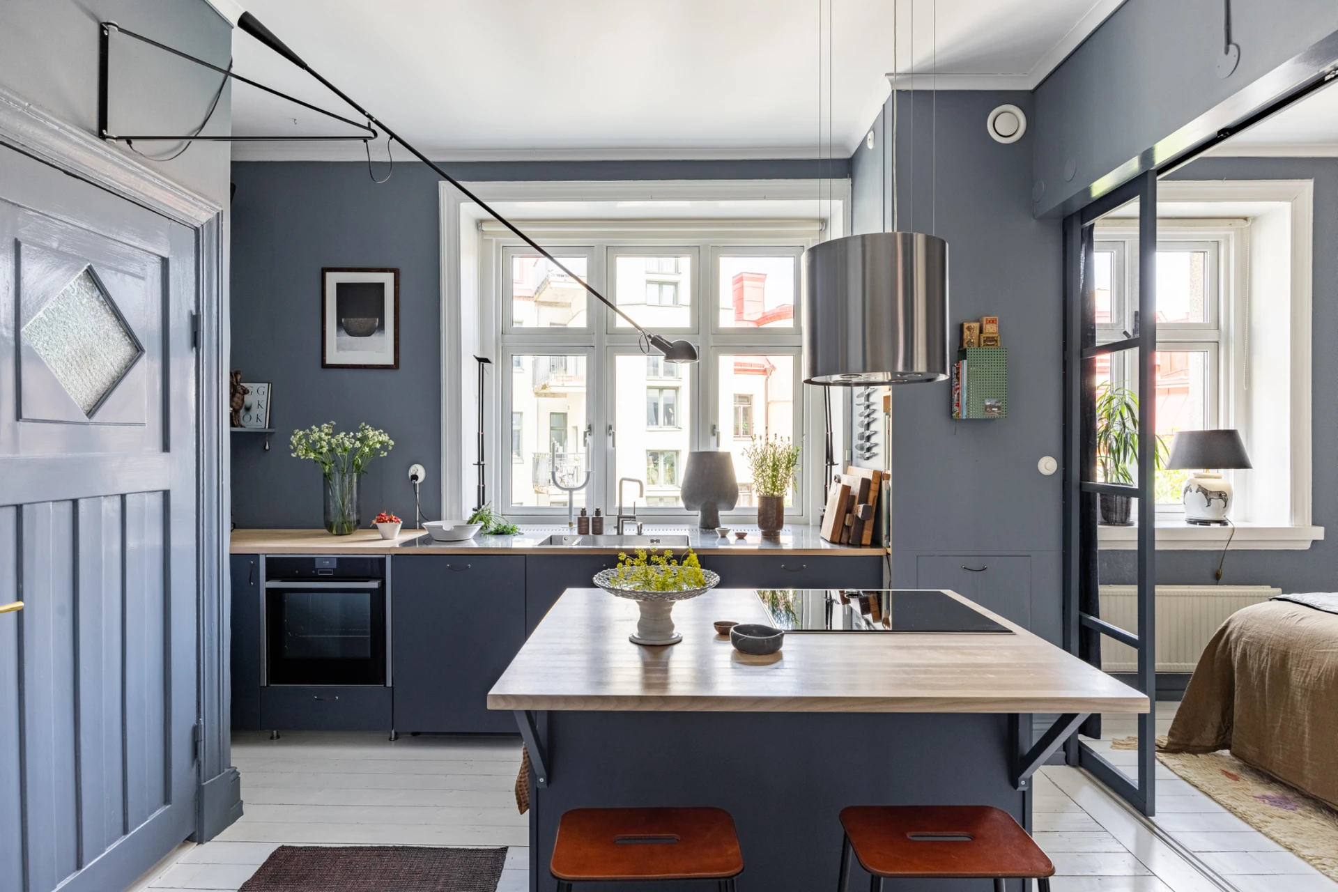 cuisine et chambre décoration contemporaine murs gris