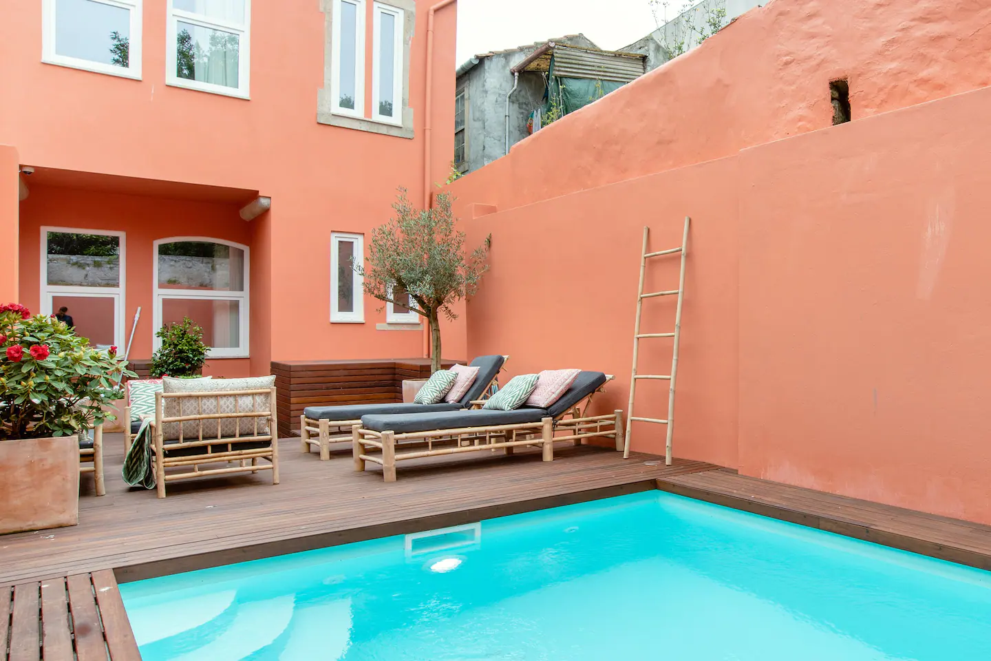 terrasse maison de ville avec petite piscine