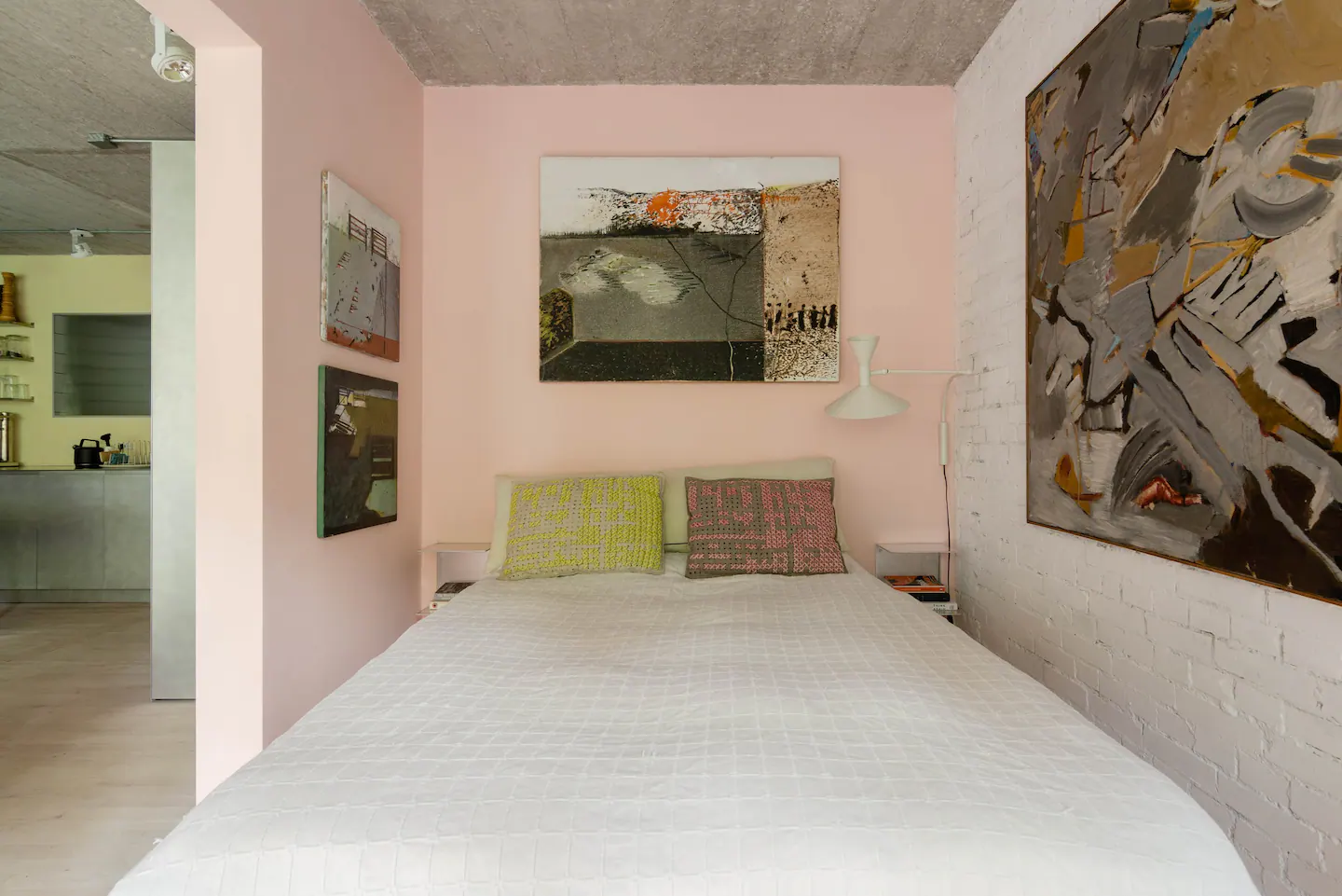 chambre mur rose appartement décoration vintage