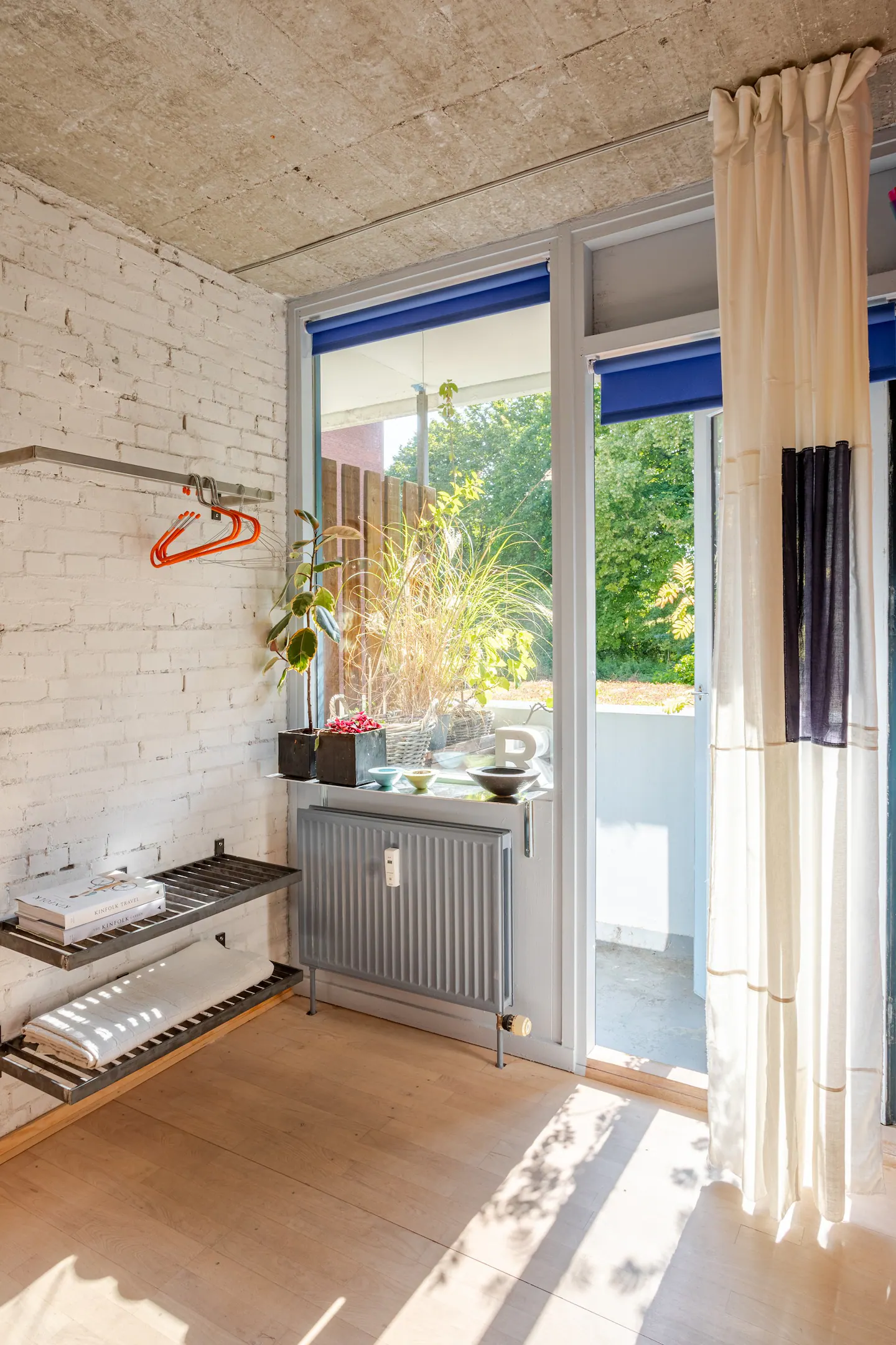 salon mur briques blanches