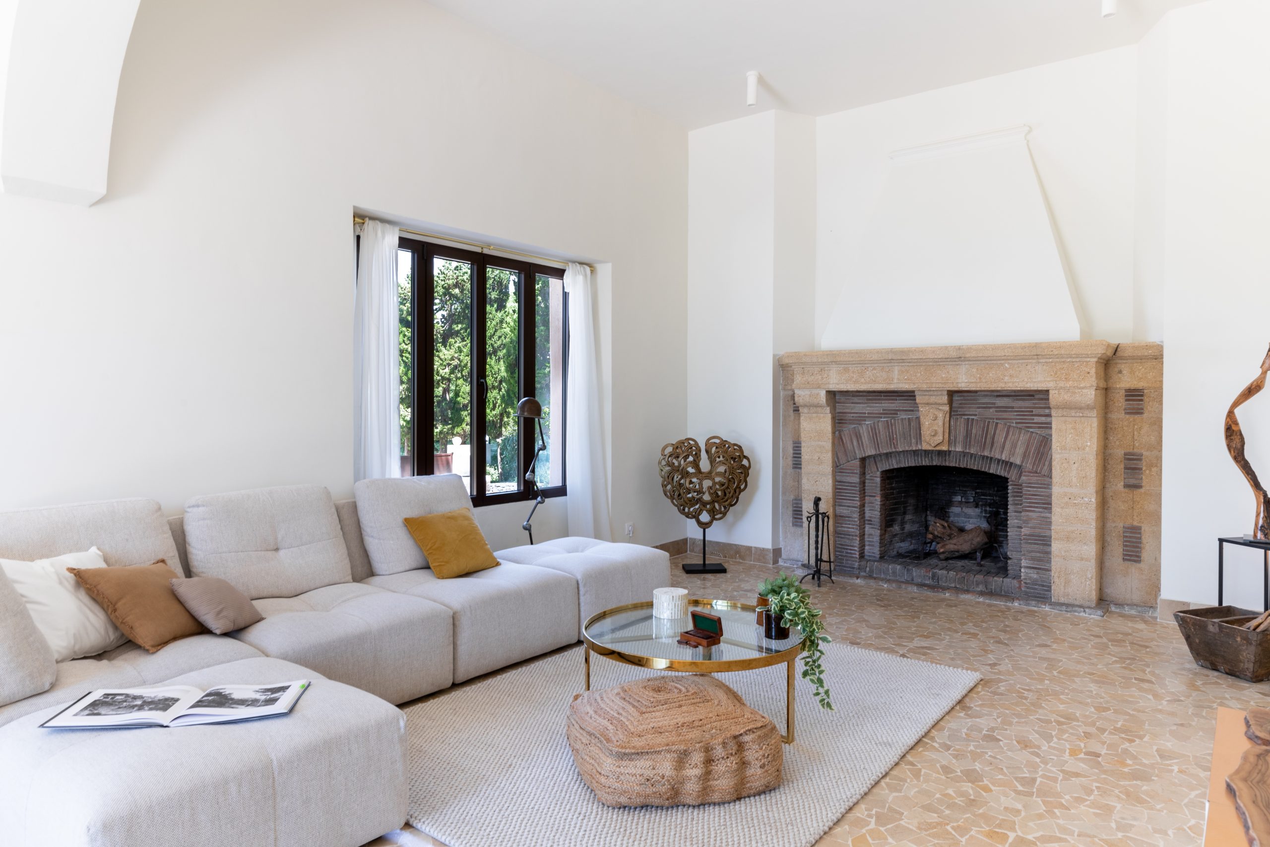 salon avec cheminée décoration contemporaine