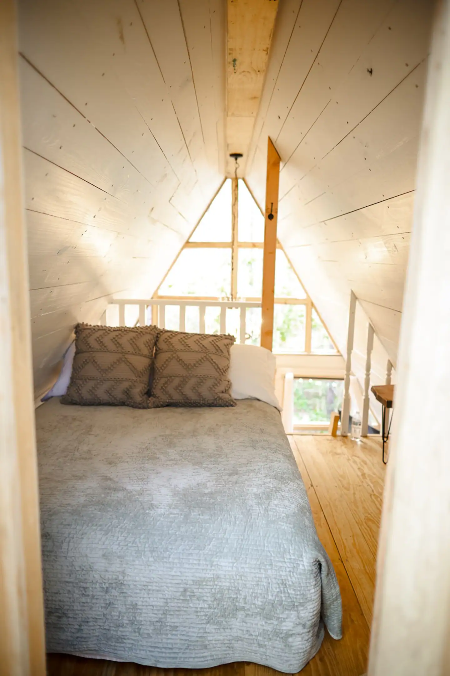 chambre sur mezzanine maison A-Frame