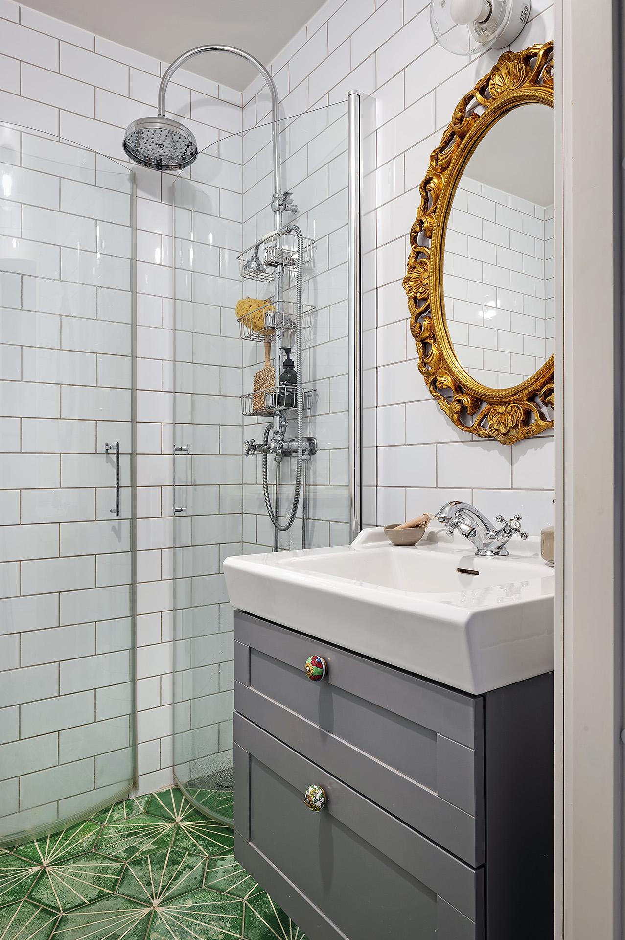 salle de bain décoration scandinave sol carrelage dandelion vert