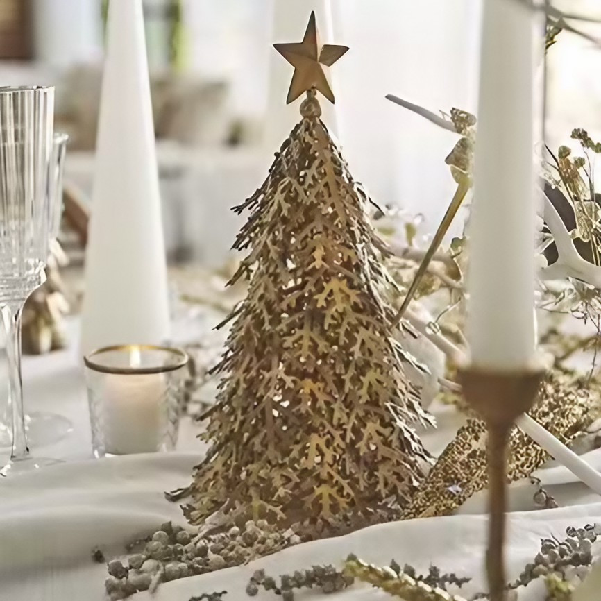 table de fête dorée et beige