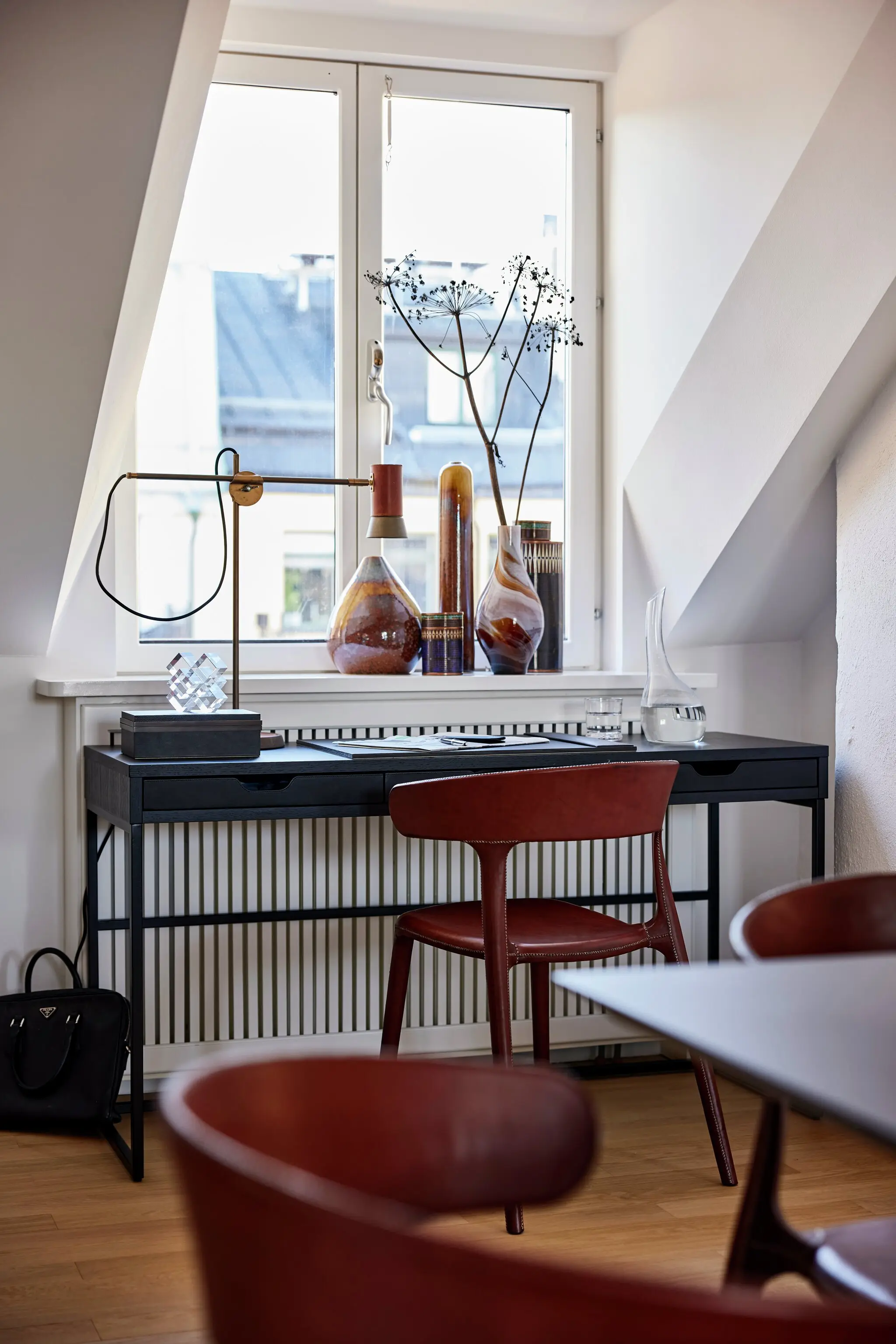 bureau sous fenêtre