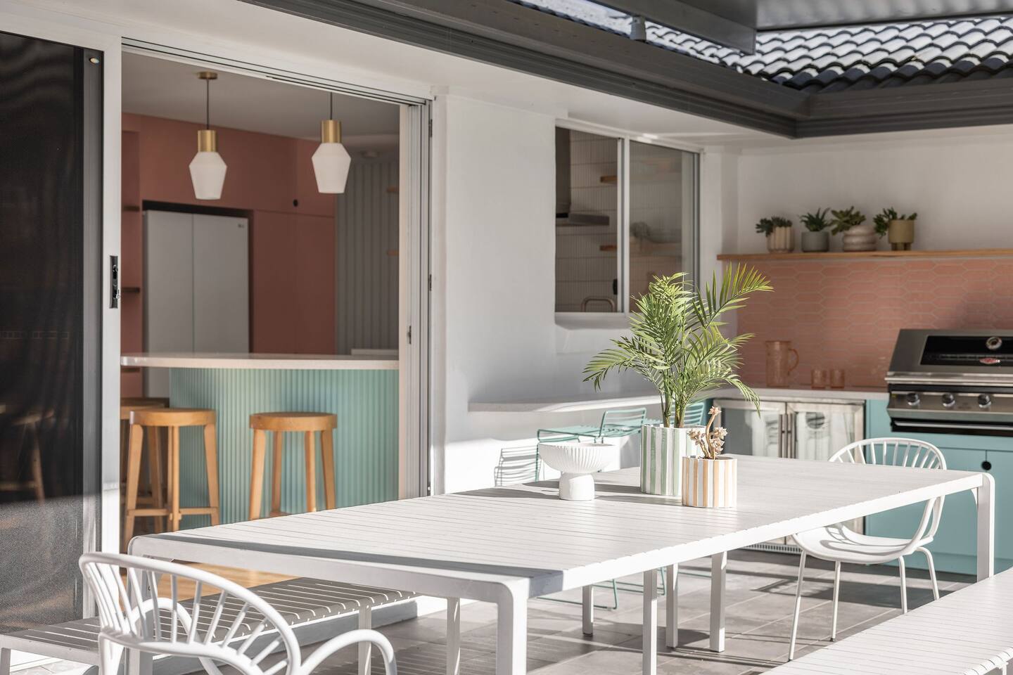 terrasse avec cuisine d terrasse avec cuisine d'été maison décoration contemporaine colorée