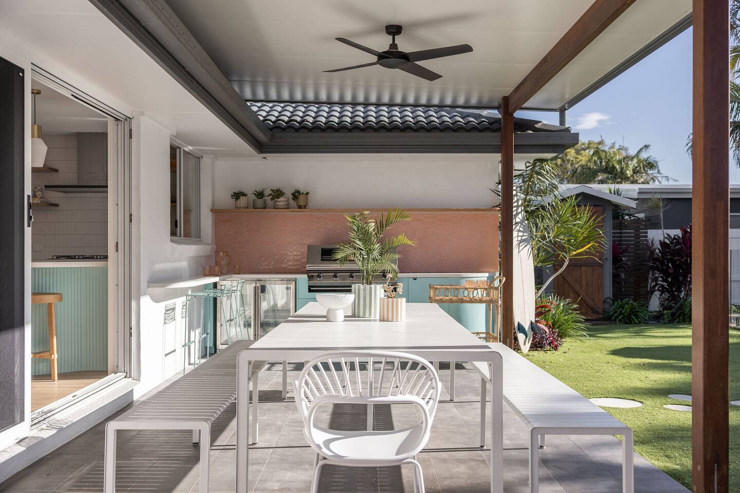 terrasse avec cuisine d terrasse avec cuisine d'été maison décoration contemporaine colorée