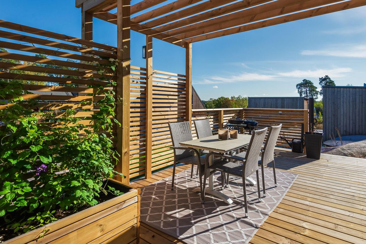 terrasse bois avec pergola petite maison 37m2