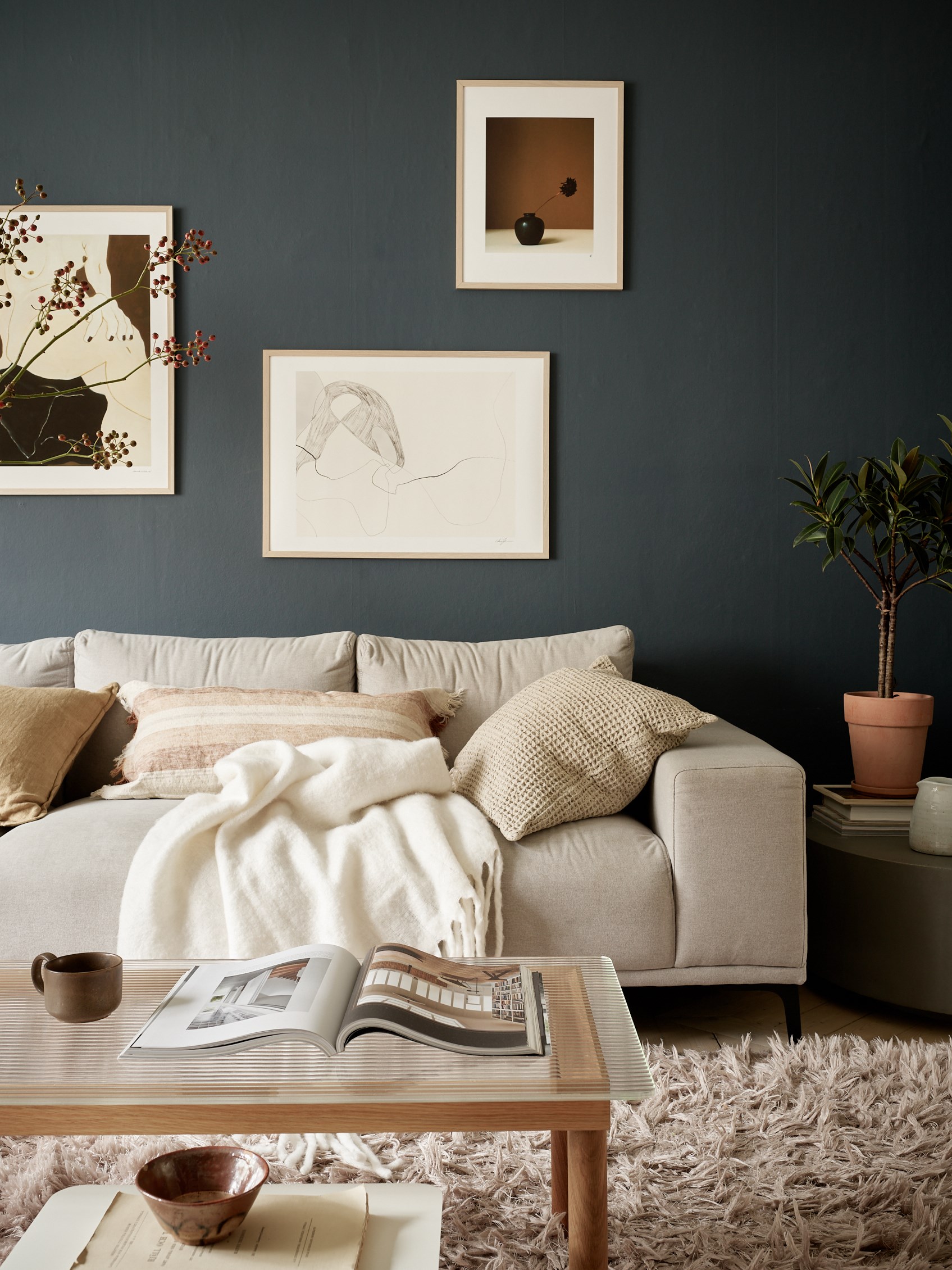salon décoration scandinave mur bleu