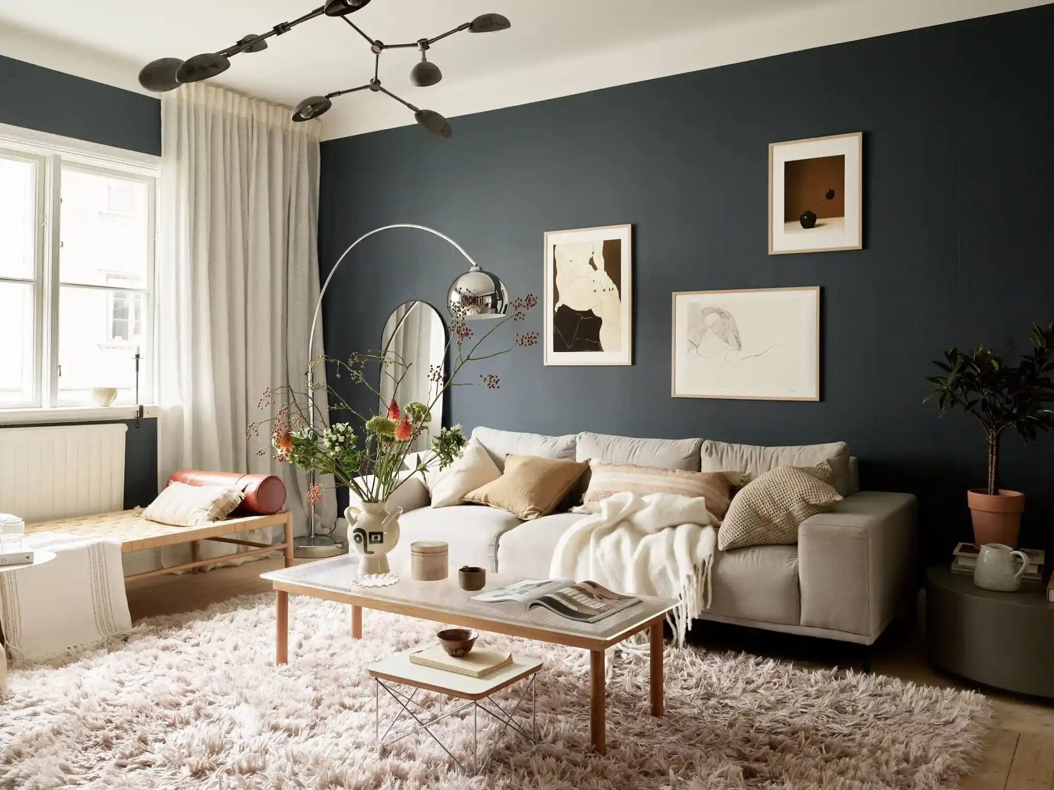 salon décoration scandinave mur bleu