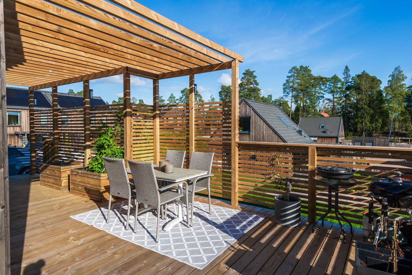 terrasse bois avec pergola bois petite maison 37m2
