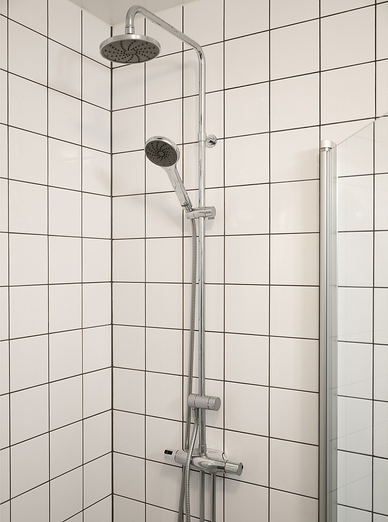 douche carrelage blanc