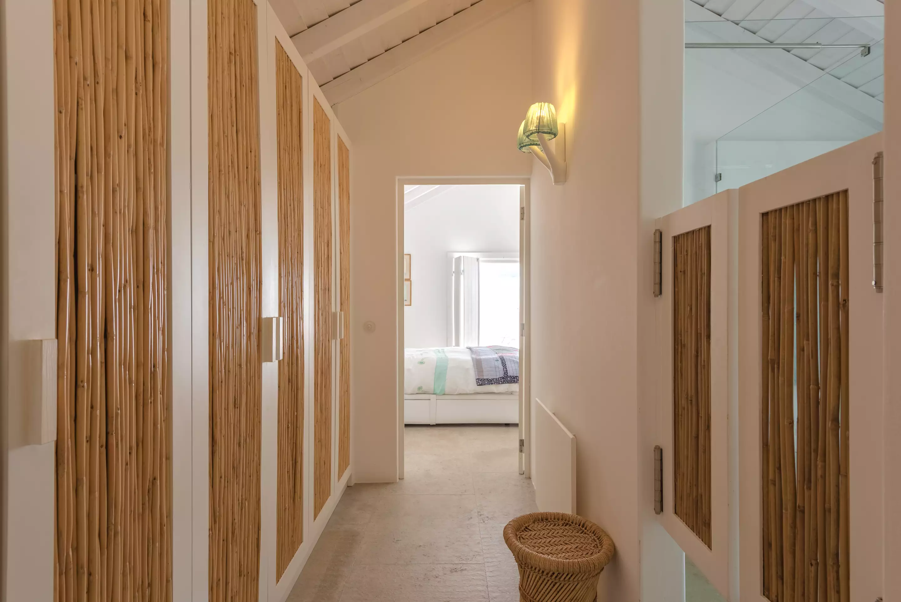 couloir avec dressing portes roseaux couloir avec dressing portes roseaux