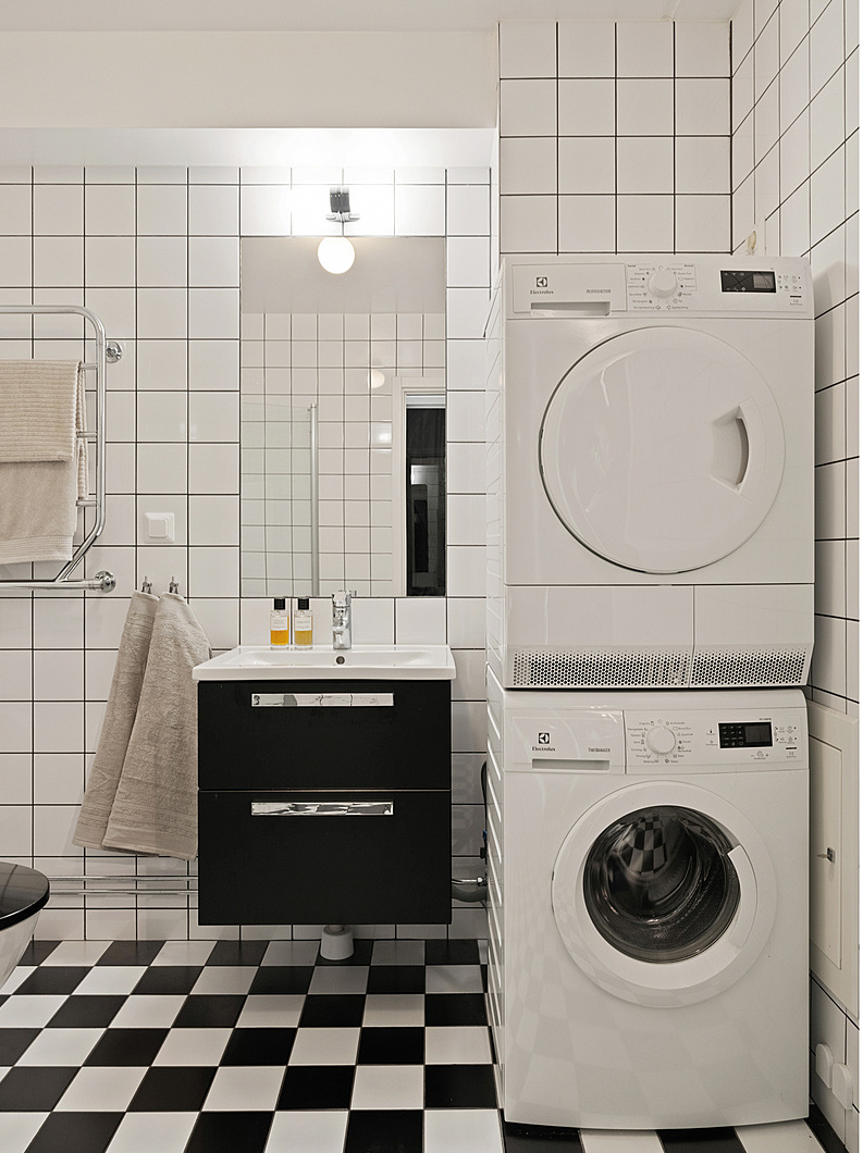 salle d'eau sol à damier noir et blanc appartement en duplex 62m2