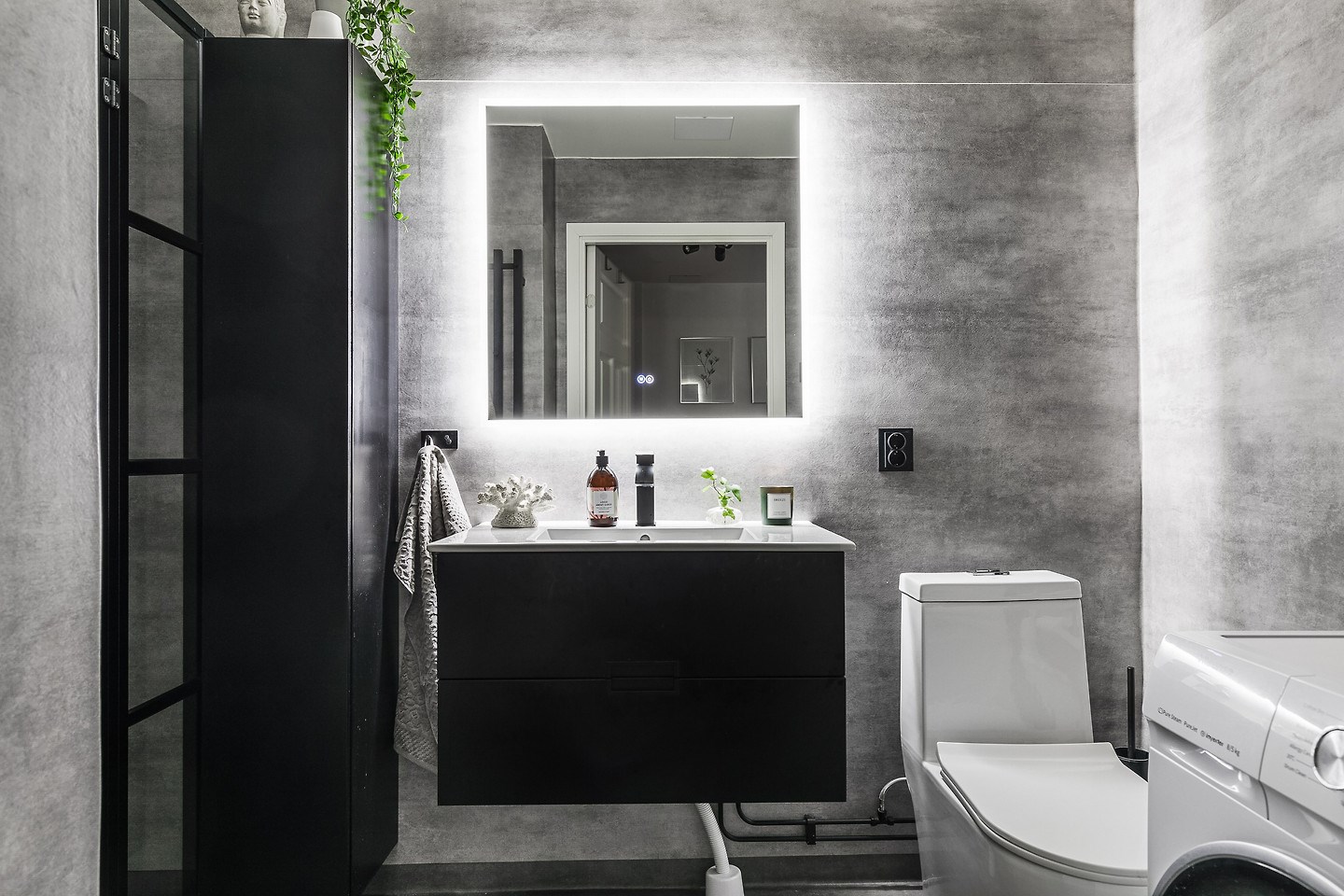 salle de bain grise et noire appartement 50m2