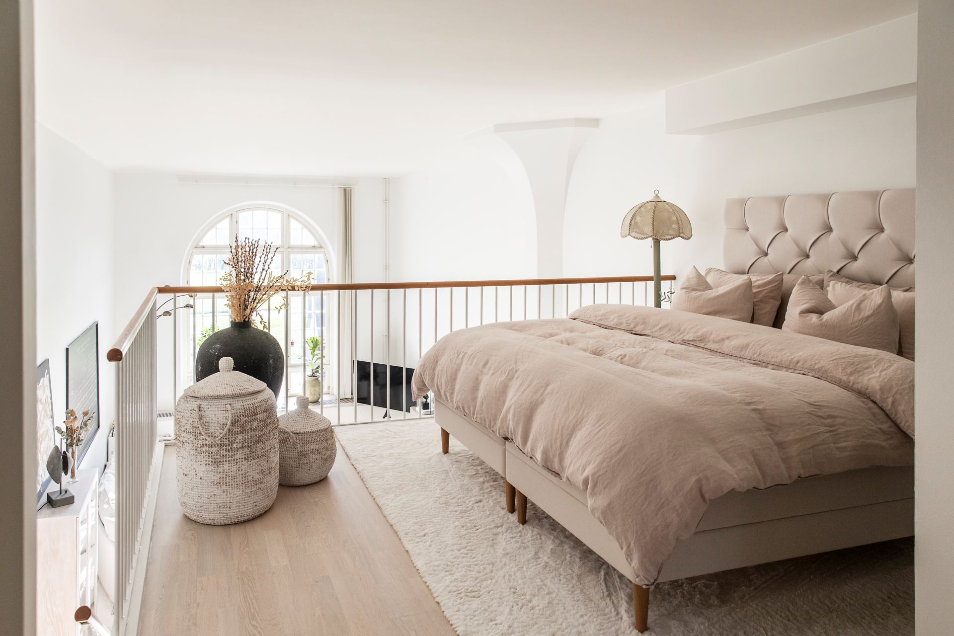 chambre sur mezzanine appartement en duplex décoration scandinave naturelle chambre sur mezzanine appartement en duplex décoration scandinave naturelle