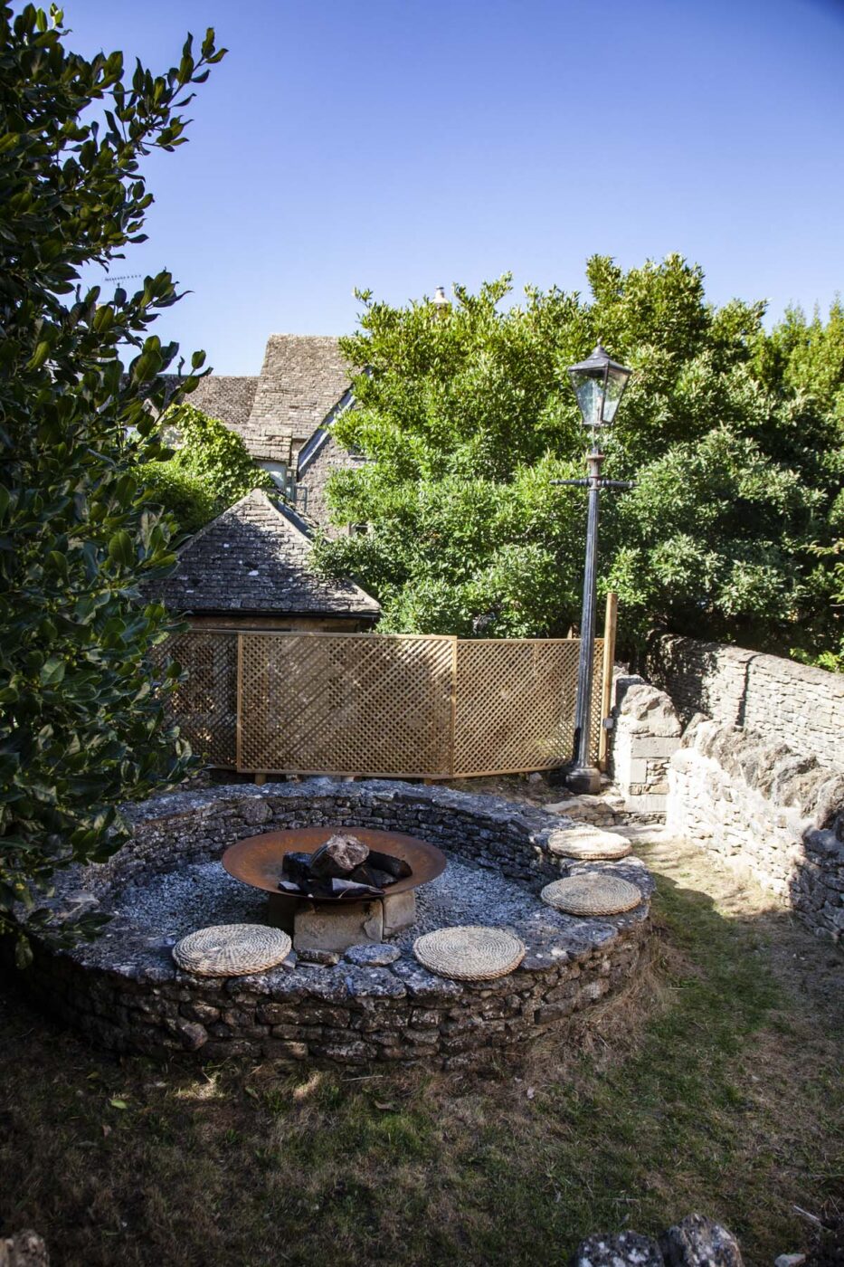 jardin avec brasero The Collector jardin avec brasero The Collector's House
