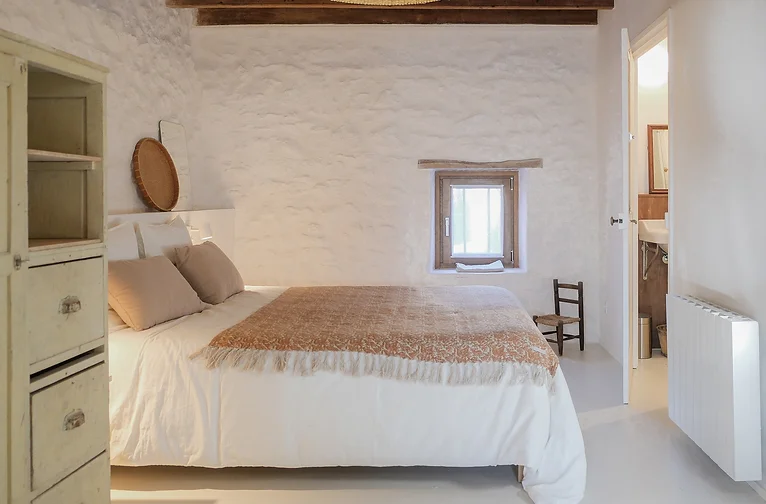 chambre avec poutres décoration naturelle petite maison 36m2 Maison Magda Gîte Georgia chambre avec poutres décoration naturelle petite maison 36m2 Maison Magda Gîte Georgia