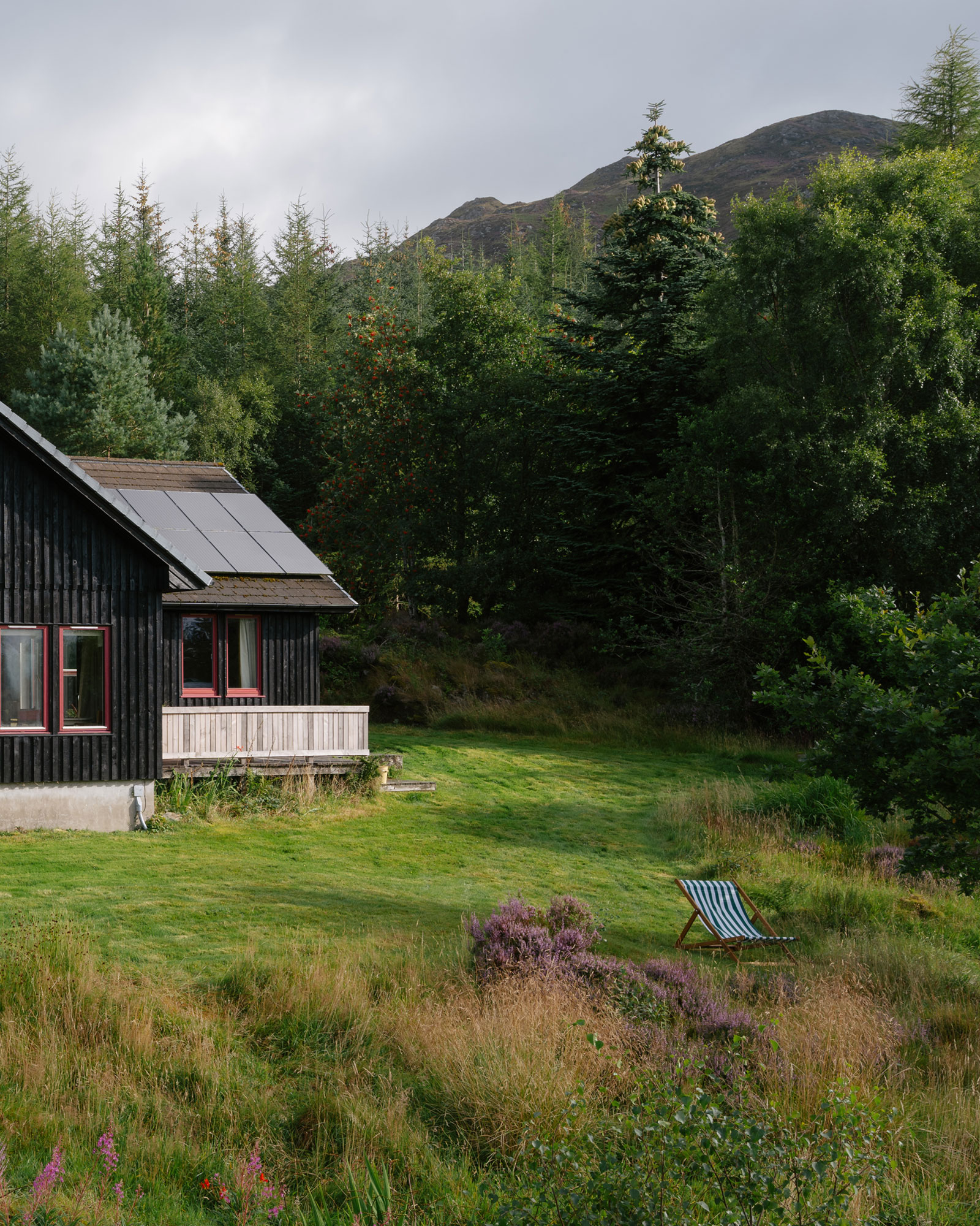 maison en bois sur le loch Sunart maison en bois sur le loch Sunart