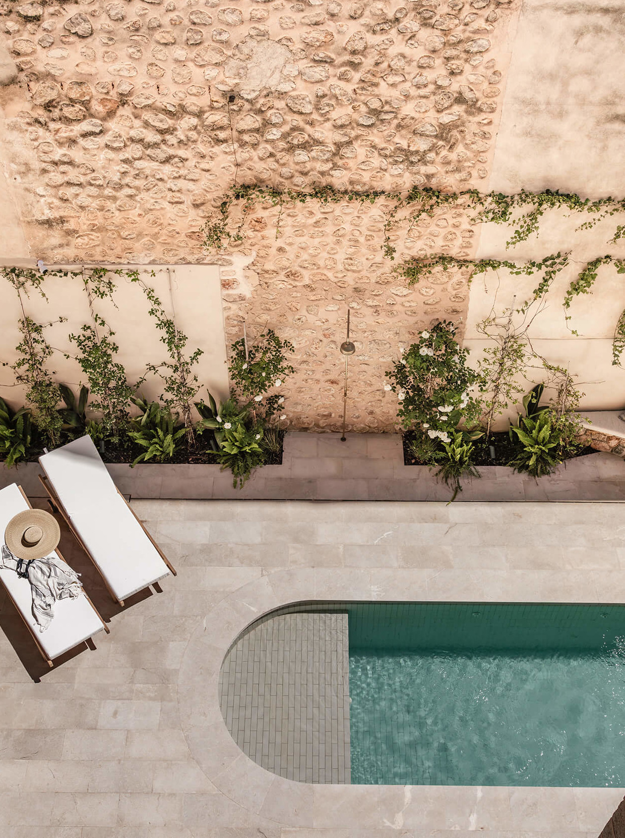 jardin avec piscine maison en pierres jardin avec piscine maison en pierres