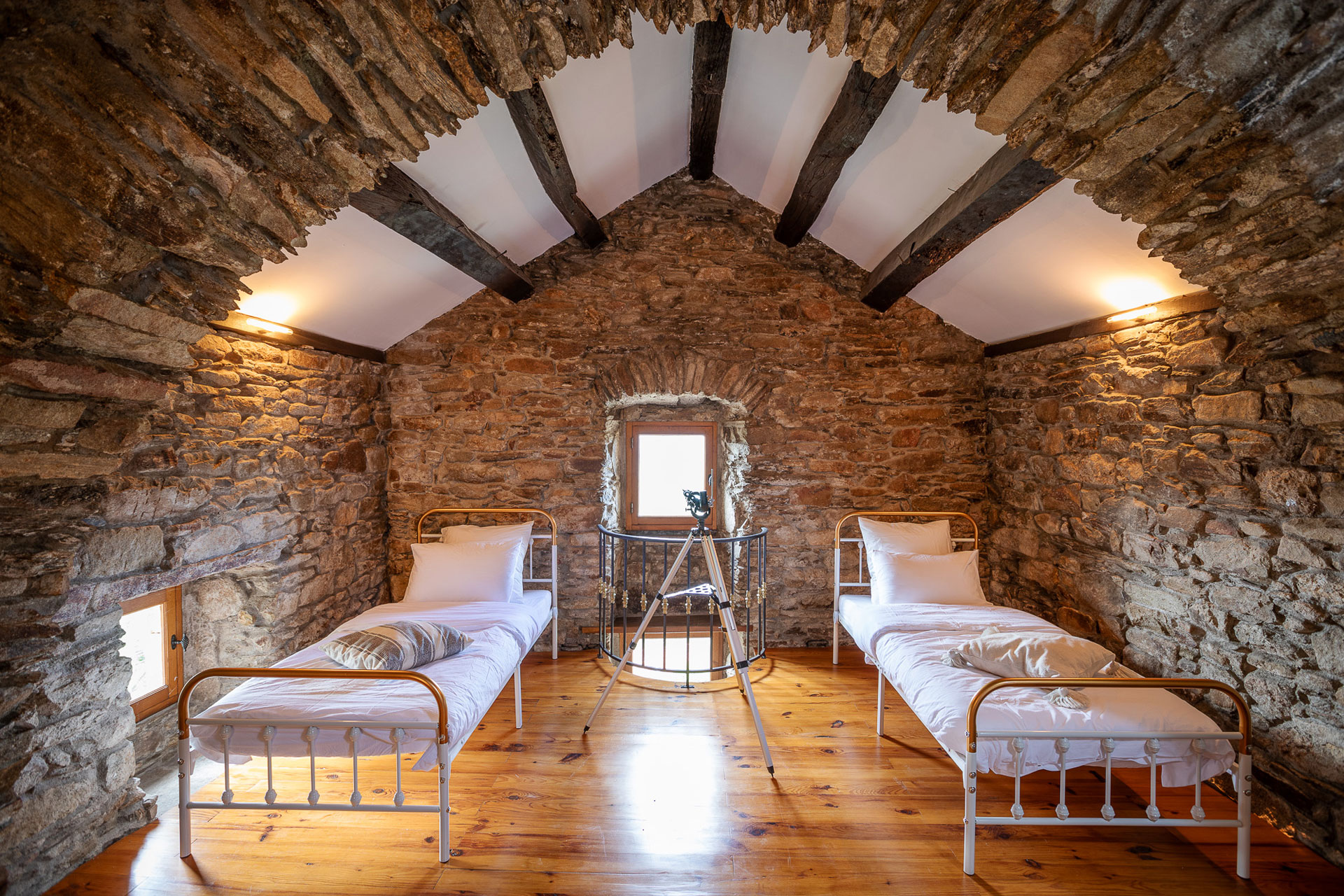 chambre à deux lits maison en pierres Mas de la Costete chambre à deux lits maison en pierres Mas de la Costete