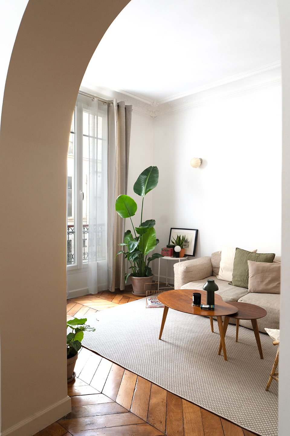 salon avec arche appartement 72m2 à Paris rénové par Mon Concept Habitation salon avec arche appartement 72m2 à Paris rénové par Mon Concept Habitation