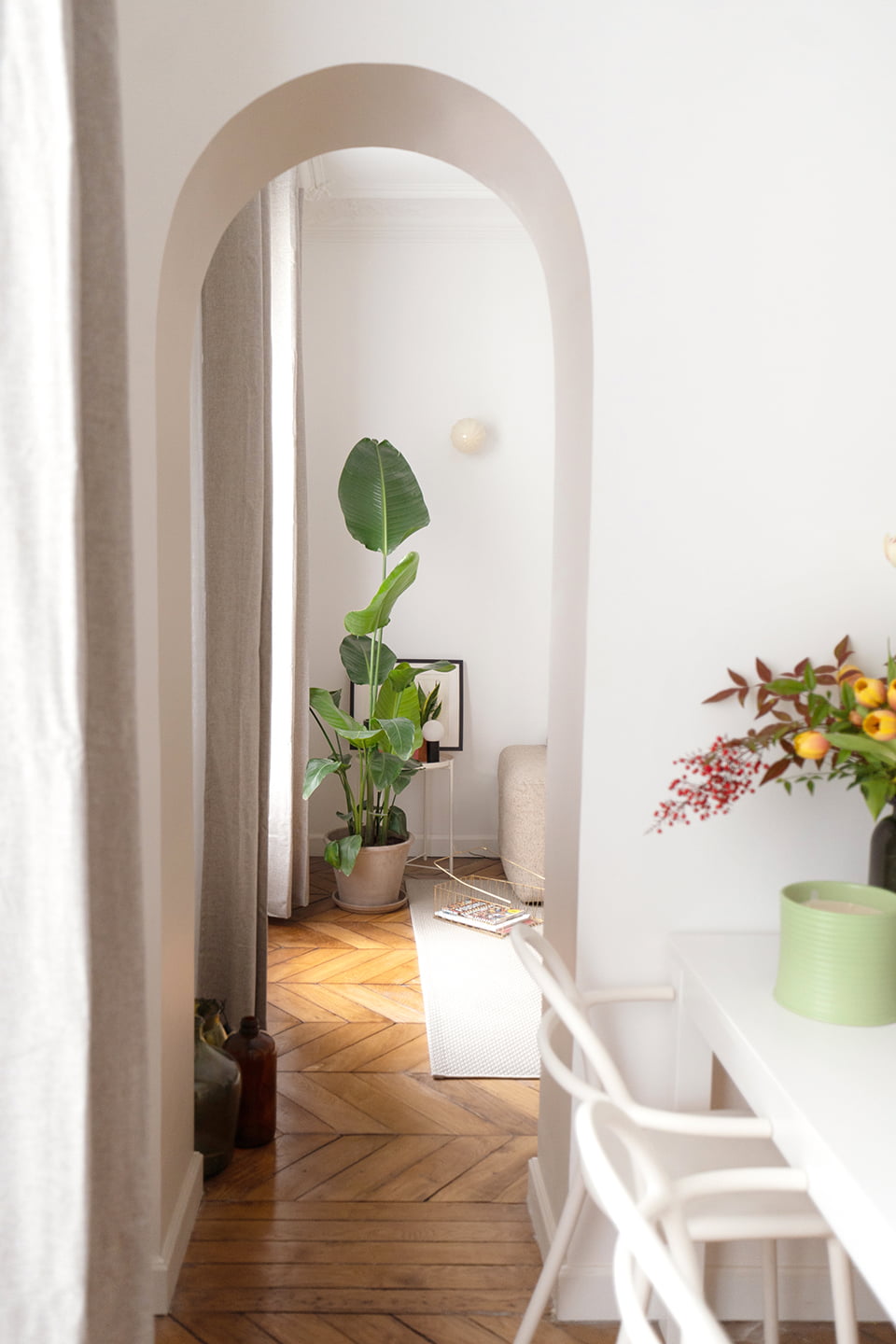 salon avec arche appartement 72m2 à Paris rénové par Mon Concept Habitation salon avec arche appartement 72m2 à Paris rénové par Mon Concept Habitation