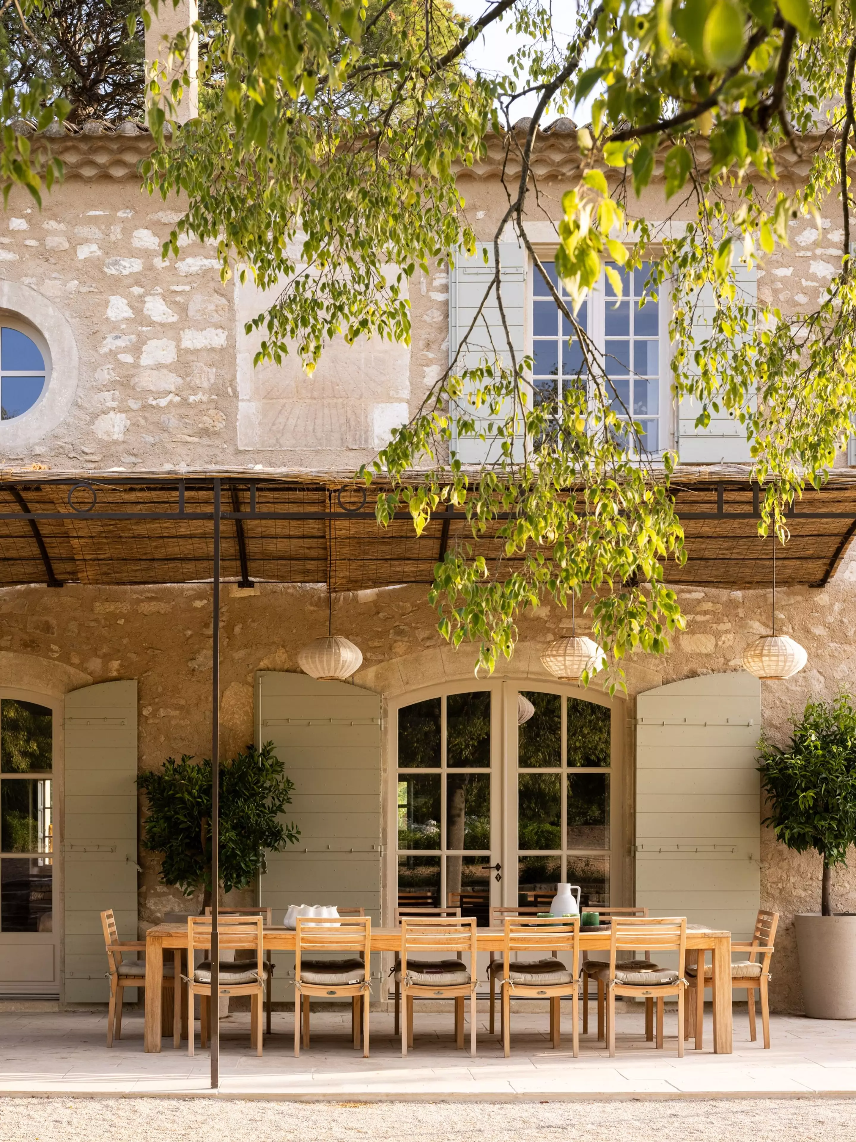 terrasse avec pergola maison en pierres Provence